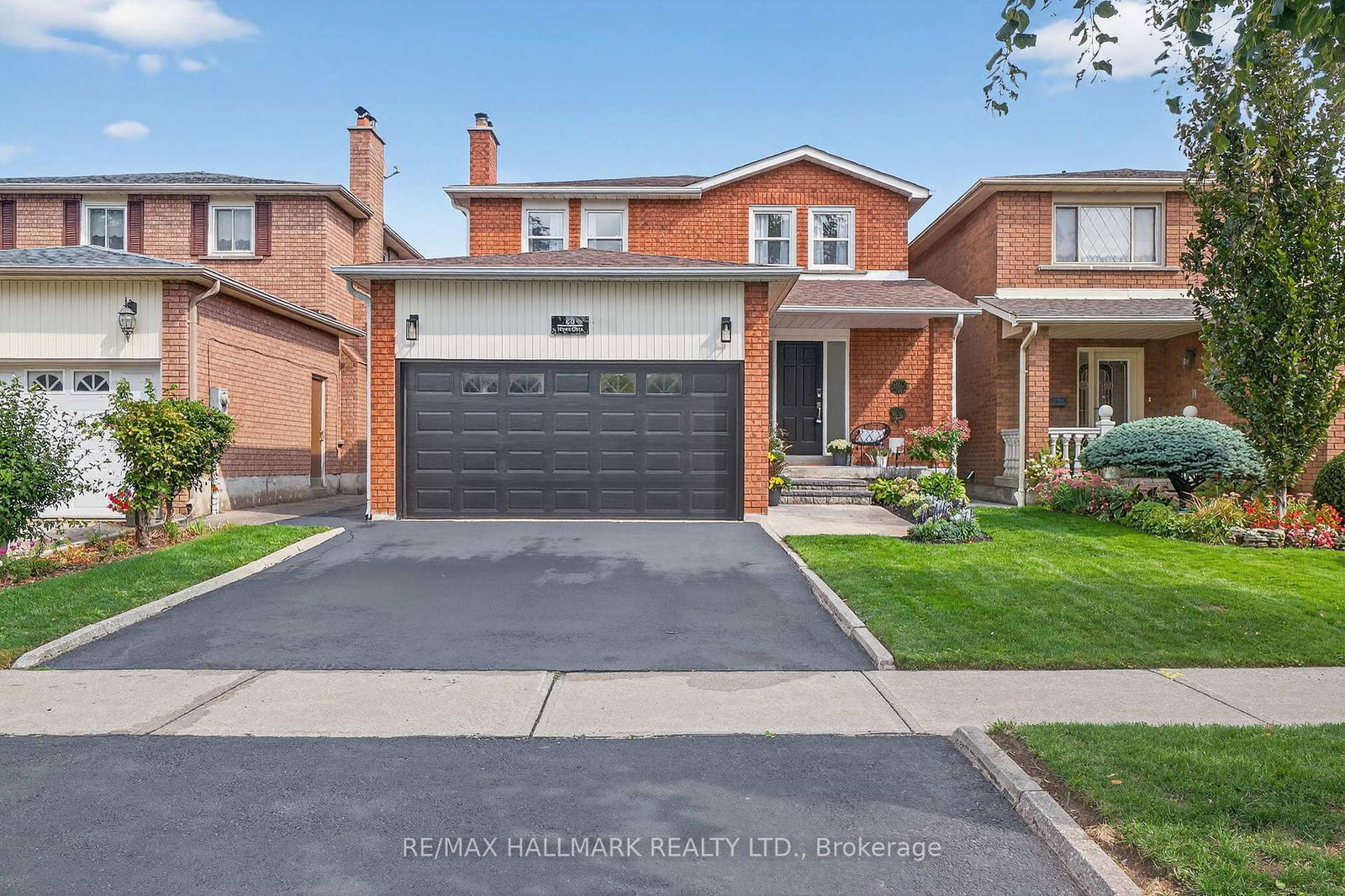 Detached House in Brownridge