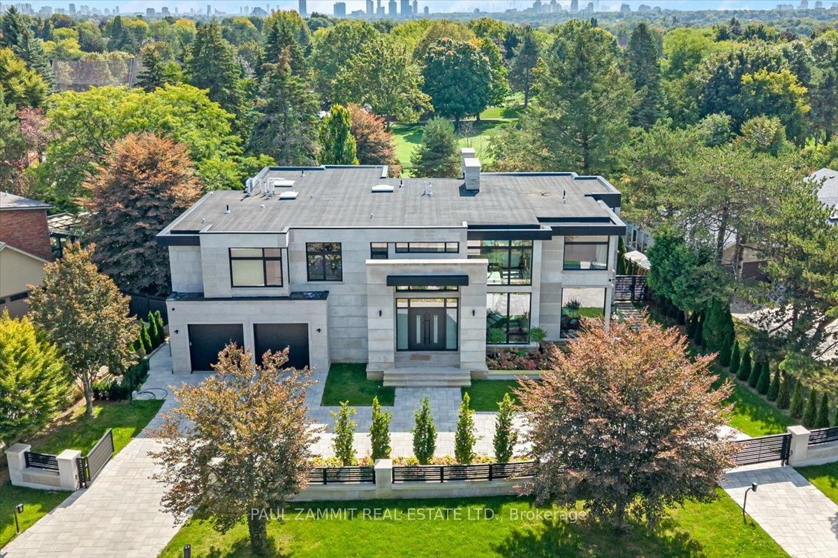 Detached House in Bayview Fairway-Bayview Country Club Estates