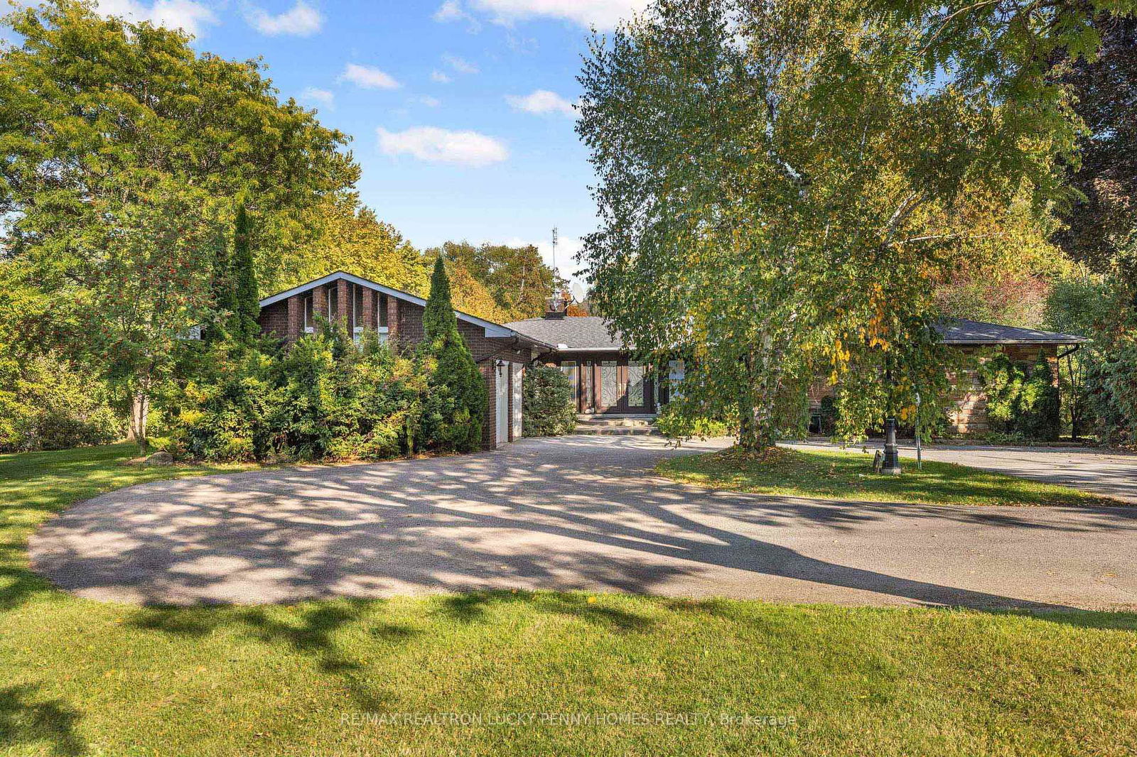 Detached House in Devil's Elbow