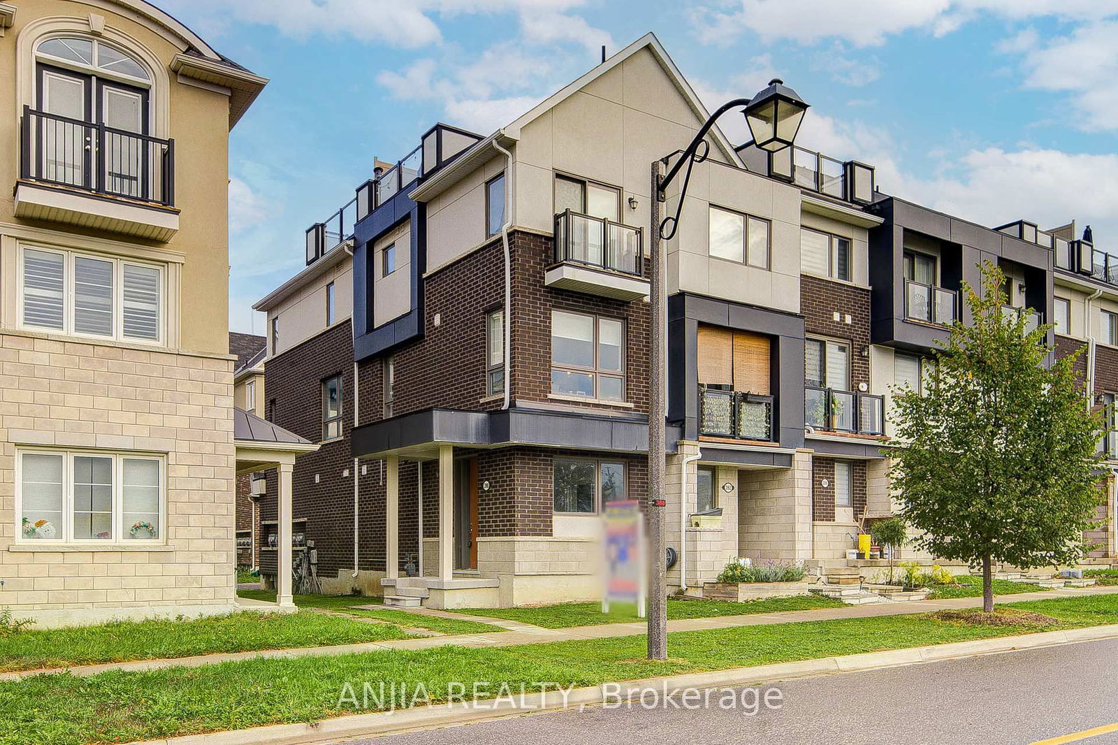 Townhouse, Condo in Cornell