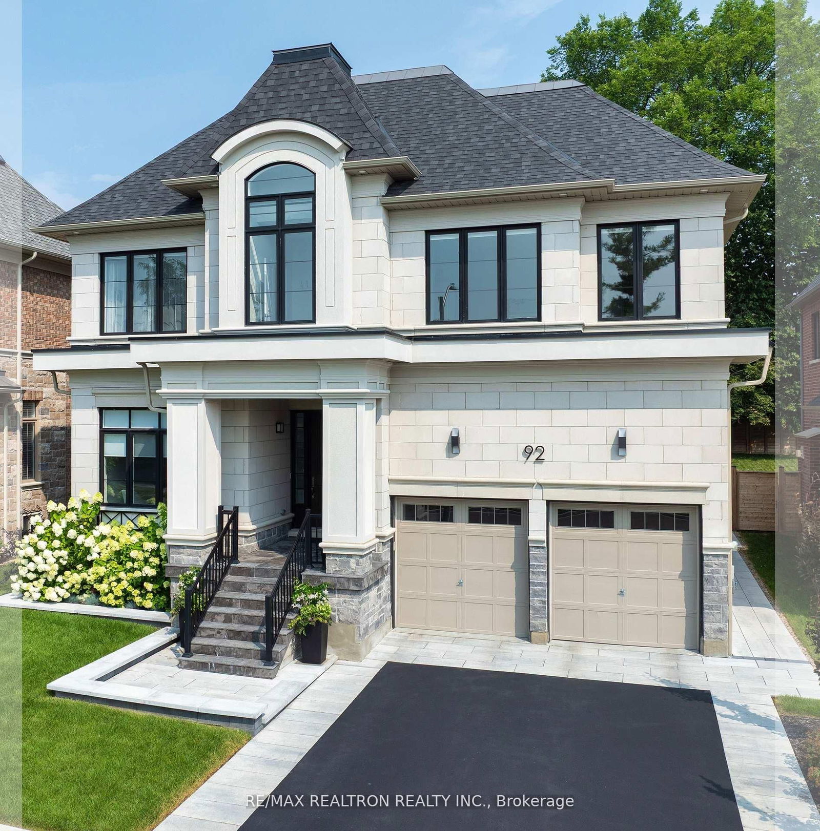 Detached House in Aurora Highlands