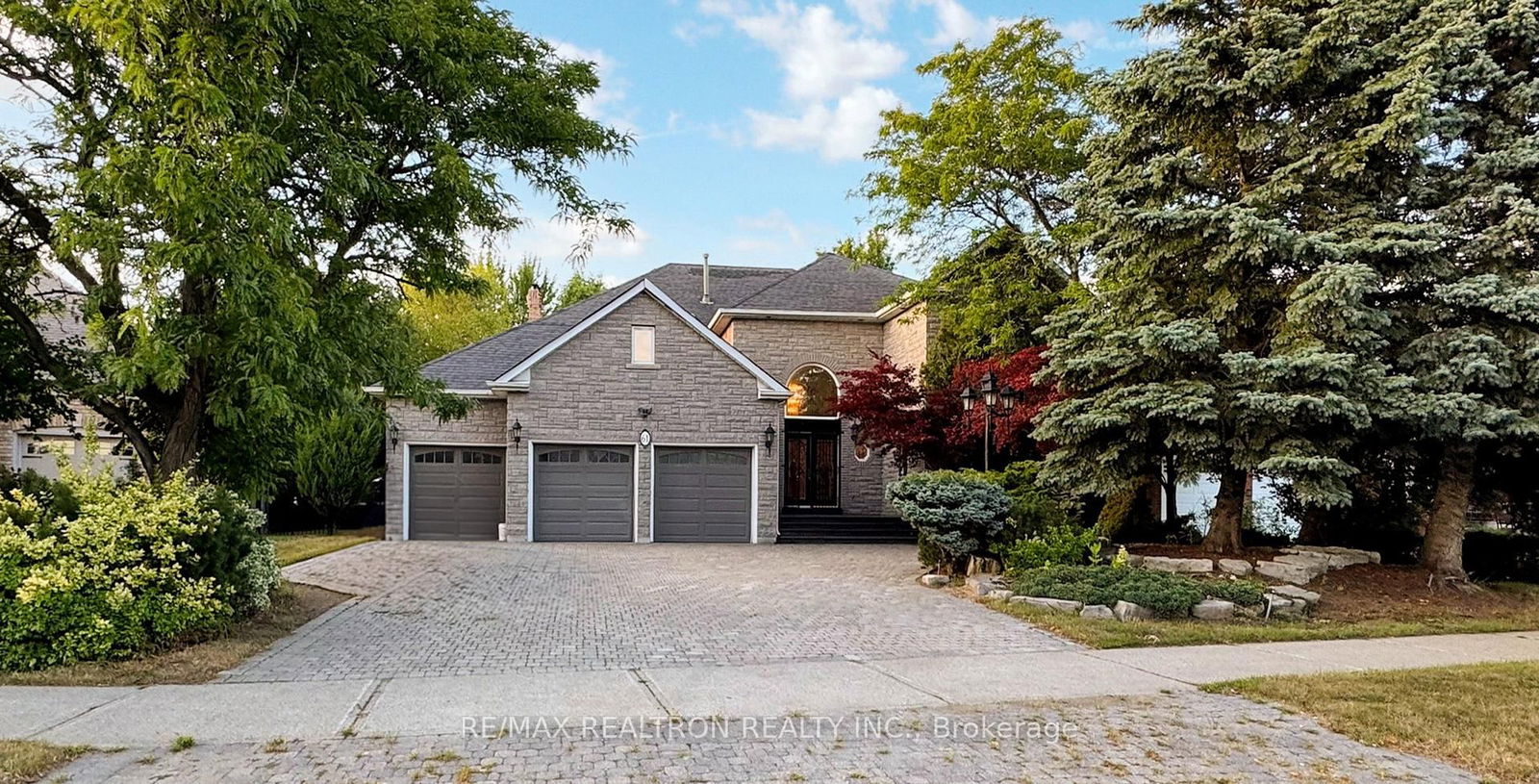Detached House in Bayview Hill