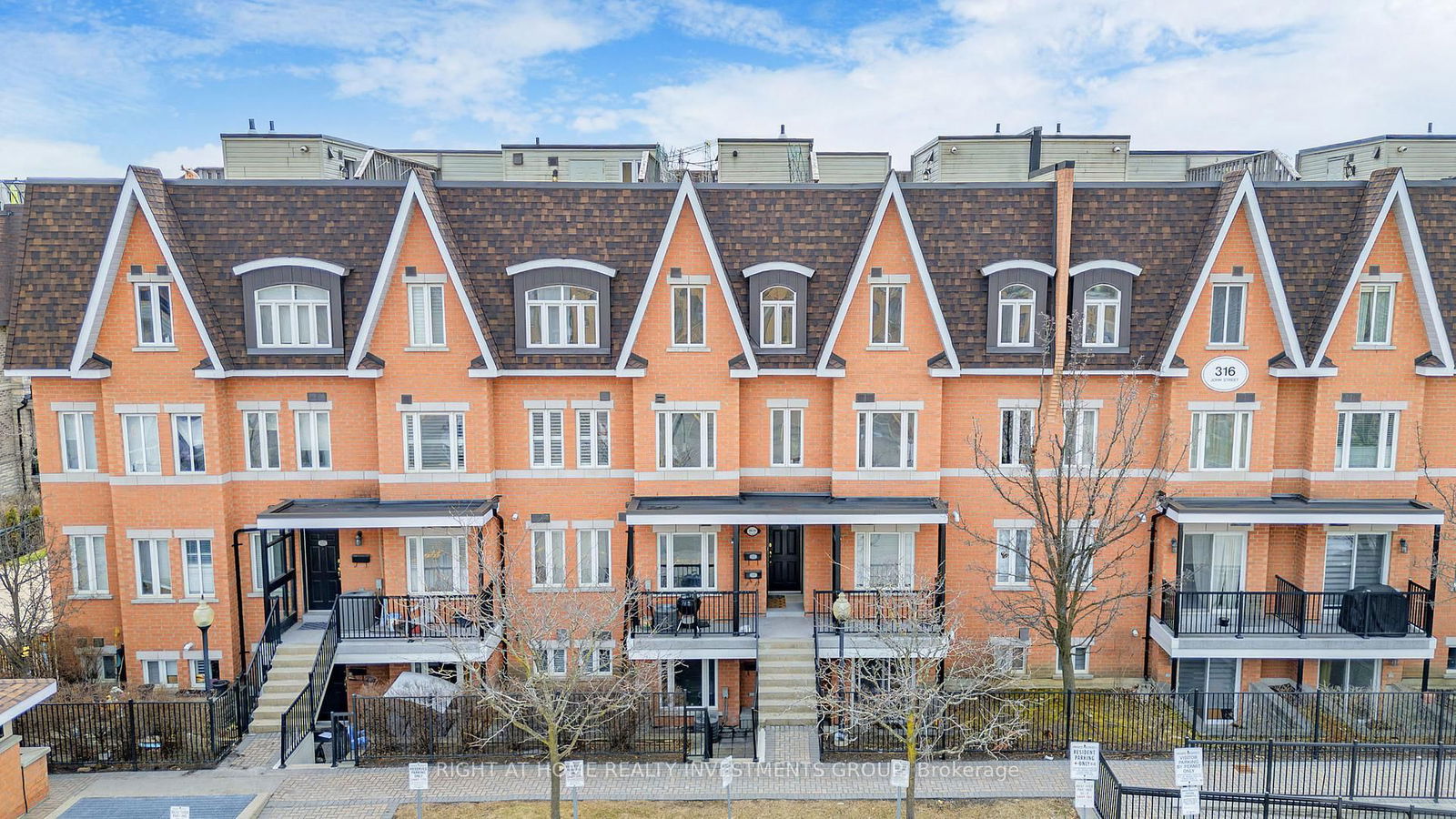 Townhouse, Condo in Aileen-Willowbrook