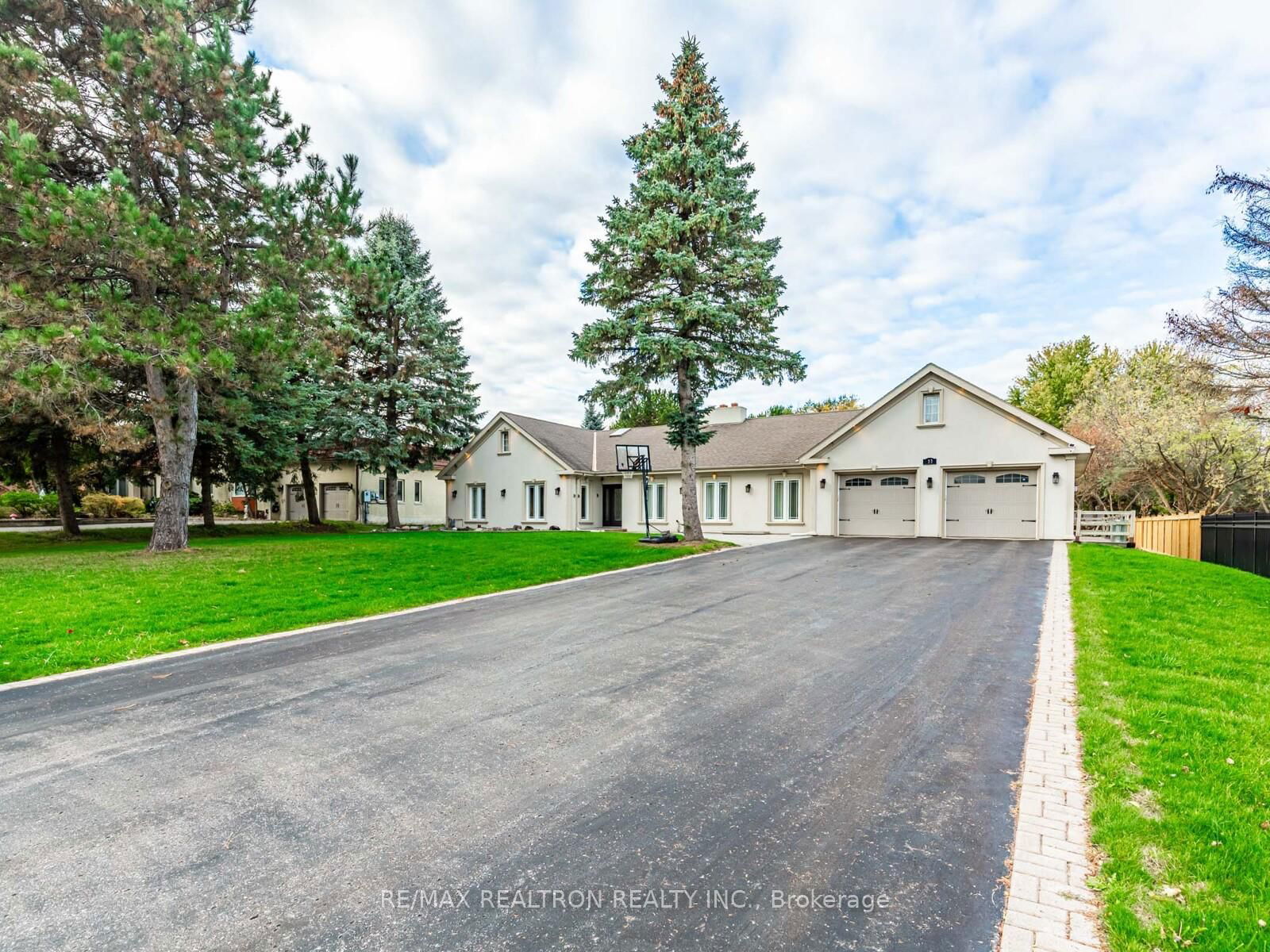 Detached House in Rouge River Estates