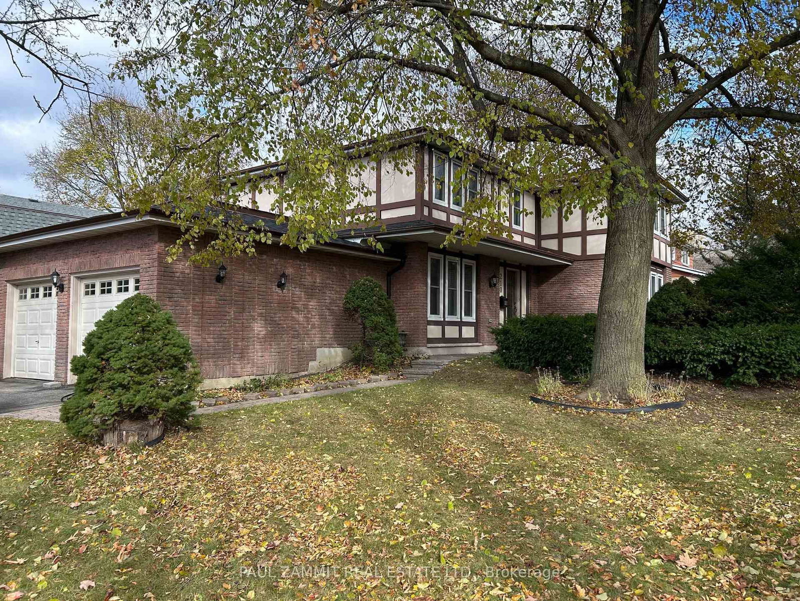 Detached House in Bayview Fairway-Bayview Country Club Estates