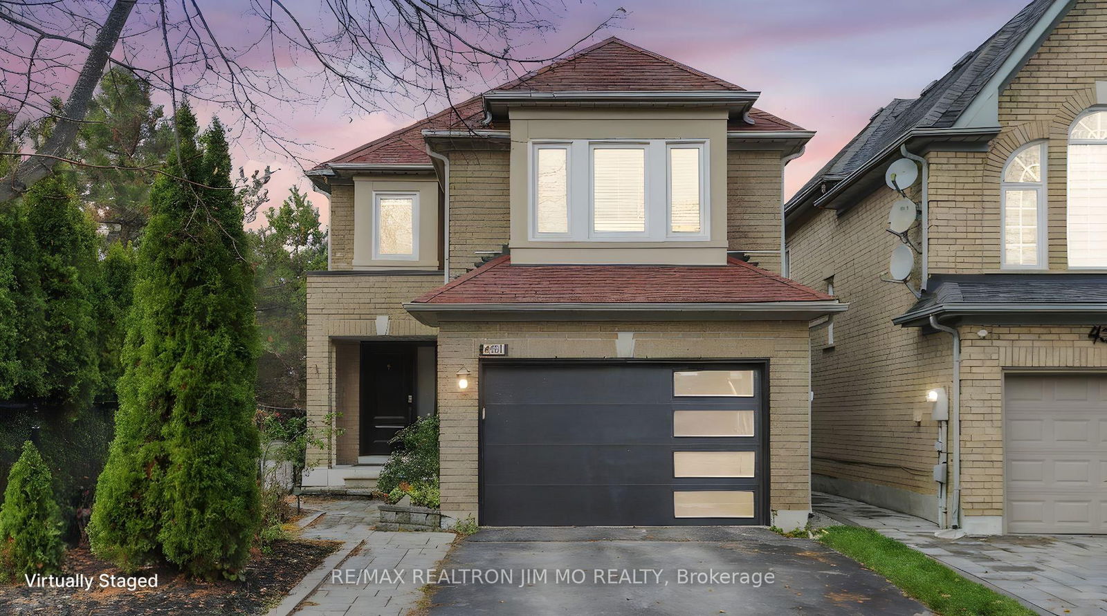 Detached House in Aurora Grove