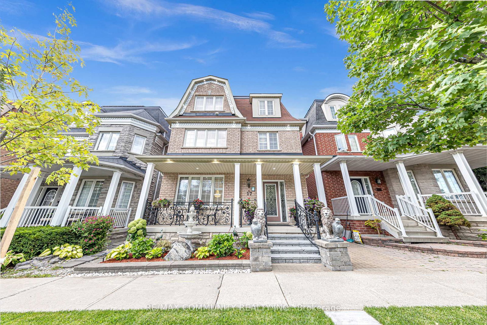 Detached House in Legacy