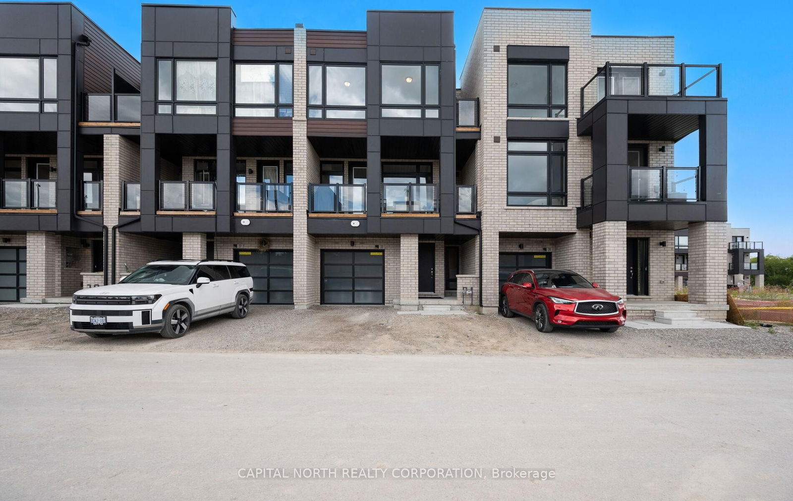 Townhouse in Steeles West Industrial
