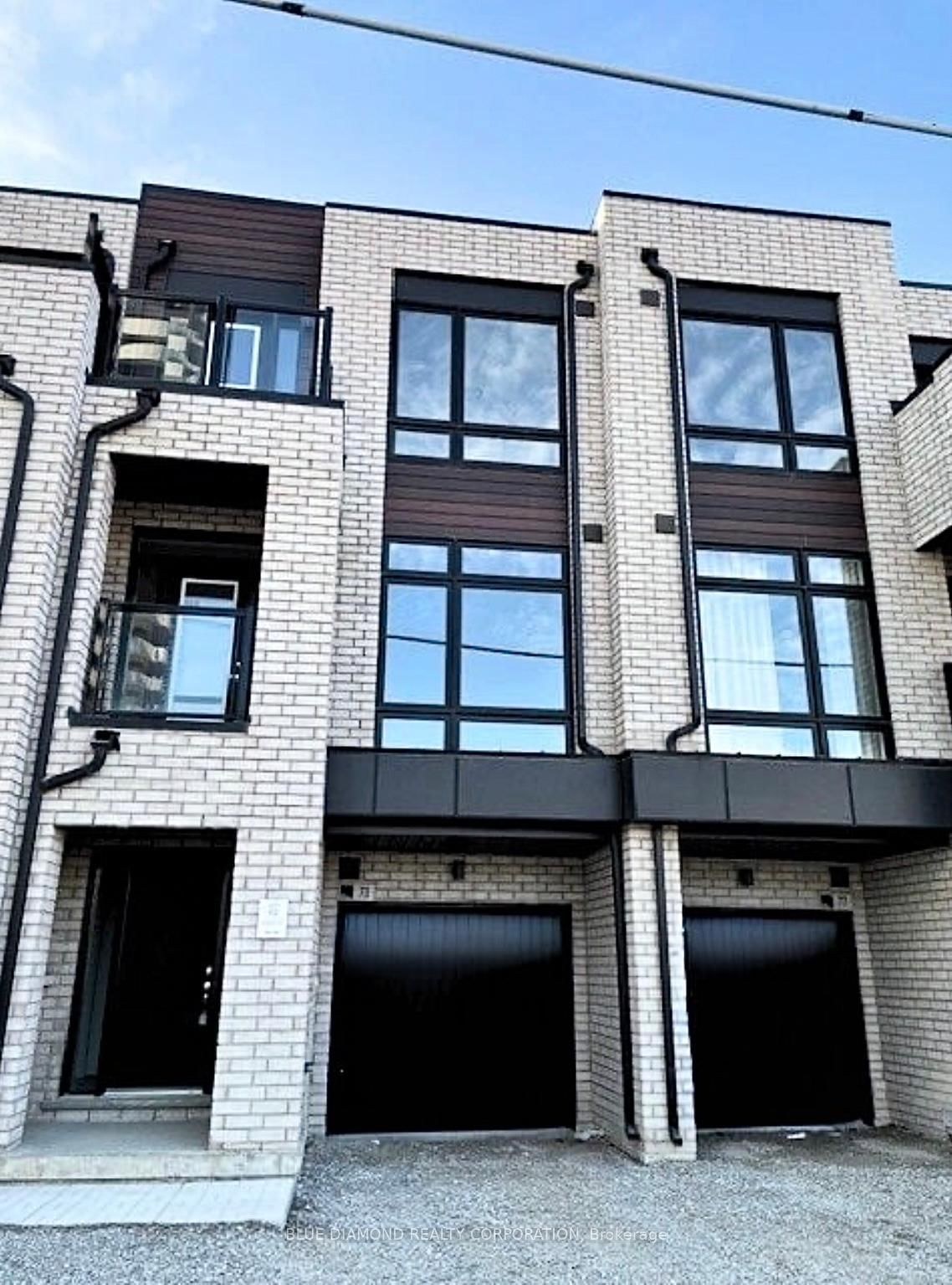 Townhouse in Steeles West Industrial