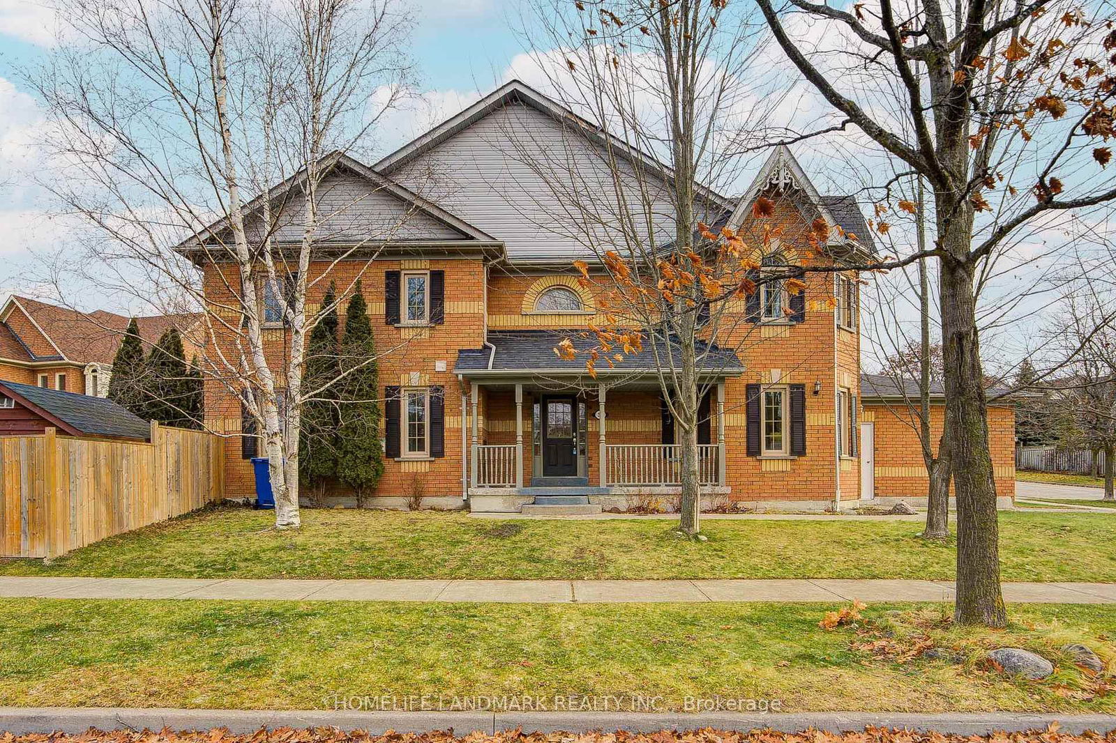 Detached House in Aurora Grove