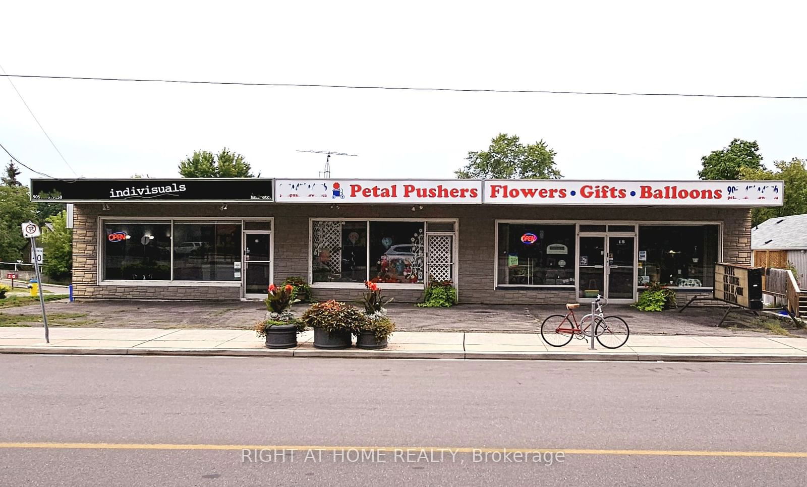 Store with Apartment/Office in Keswick North