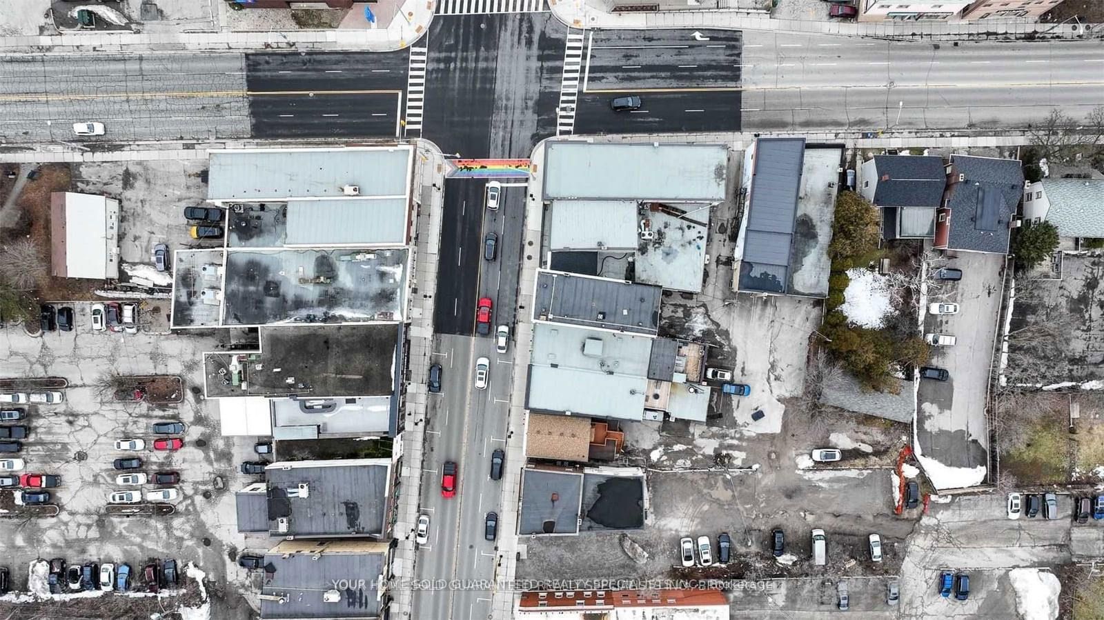 Store with Apartment/Office in Aurora Village