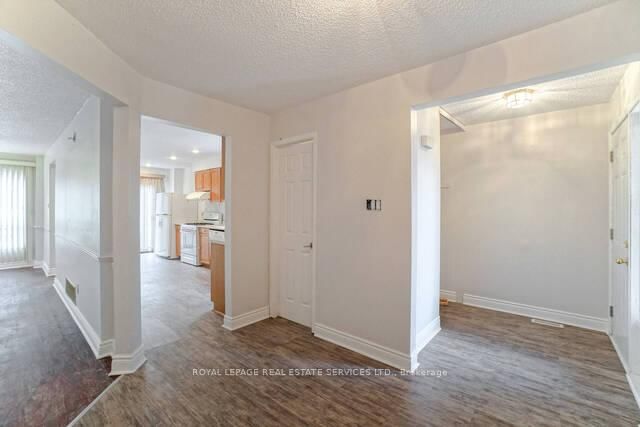 Detached House in Heart Lake West