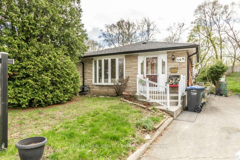 Semi-Detached in Mississauga Valleys