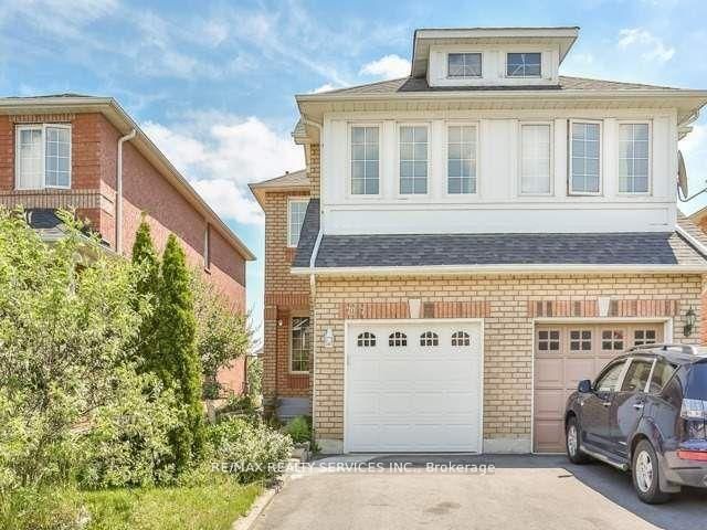 Semi-Detached in Meadowvale Village