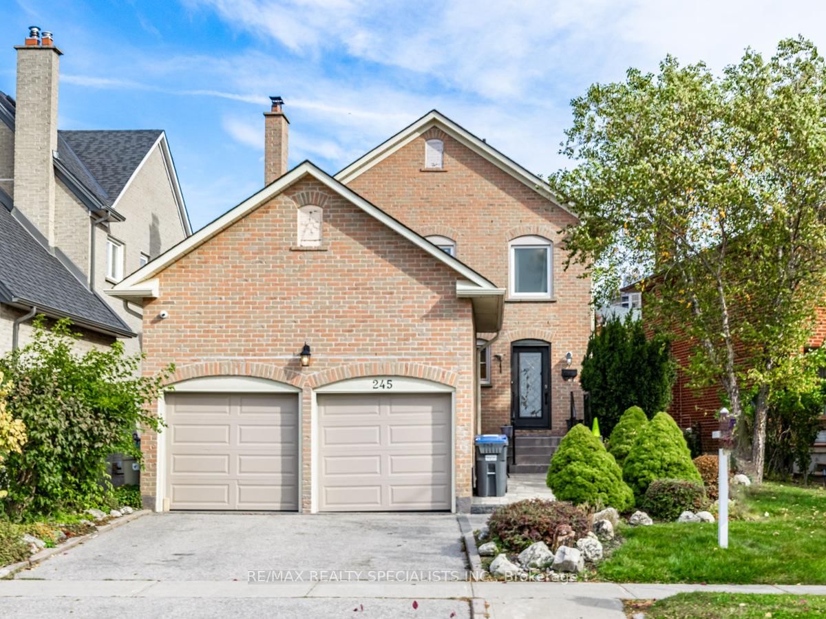 Detached House in Hurontario