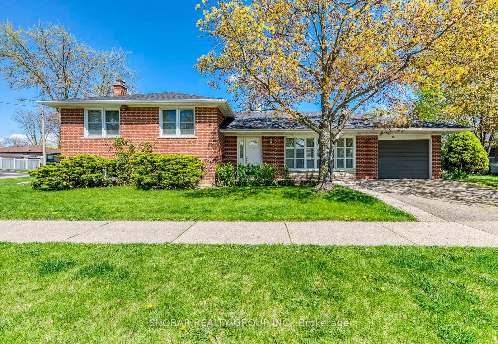 Detached House in Willowridge-Martingrove-Richview