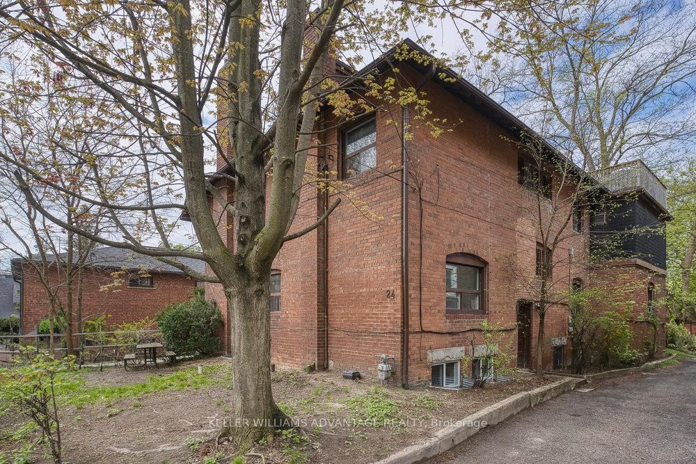 Fourplex in High Park North