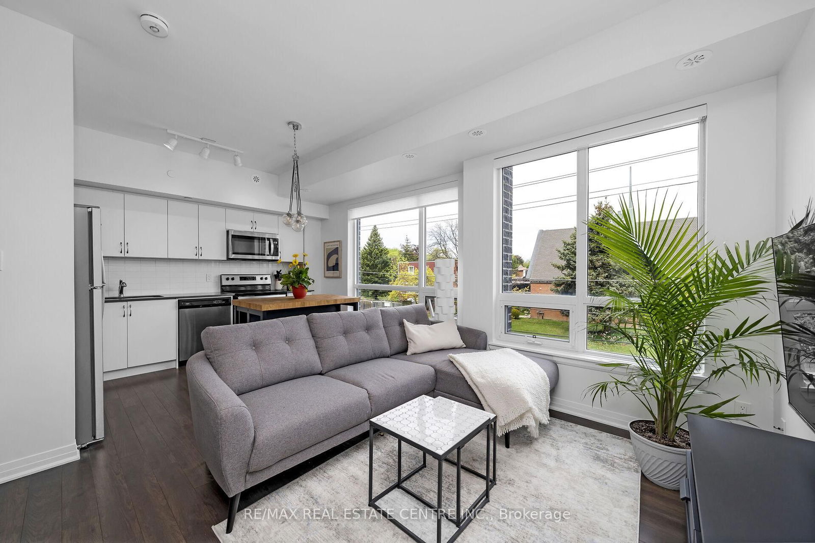 Townhouse, Condo in Mineola