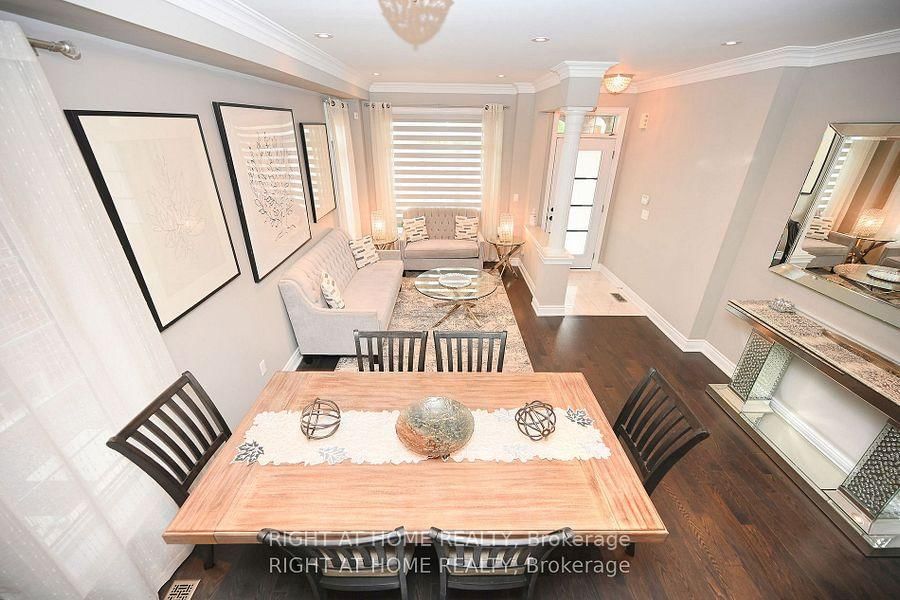 Detached House, Linked in Clarke