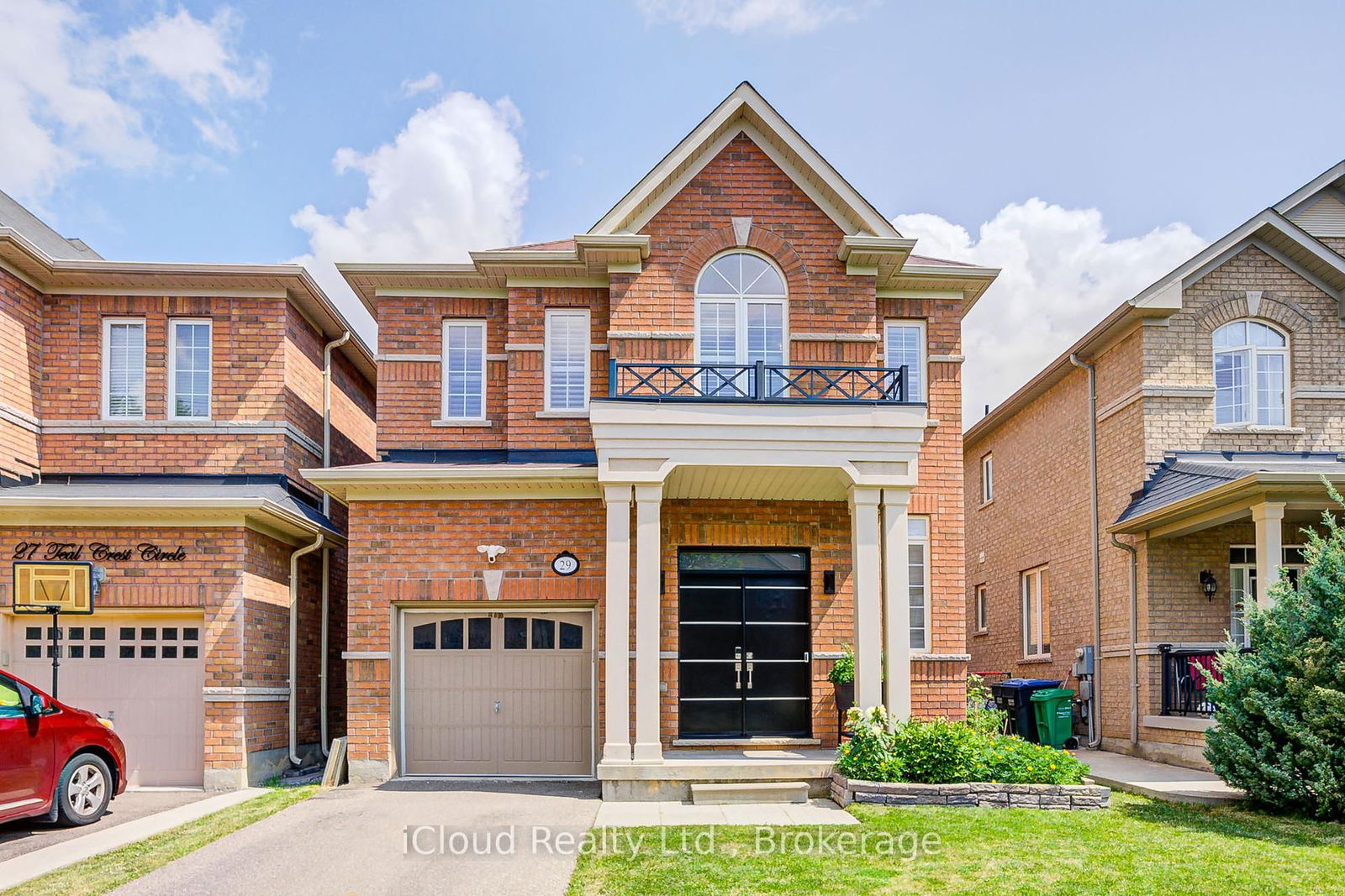Detached House in Credit Valley