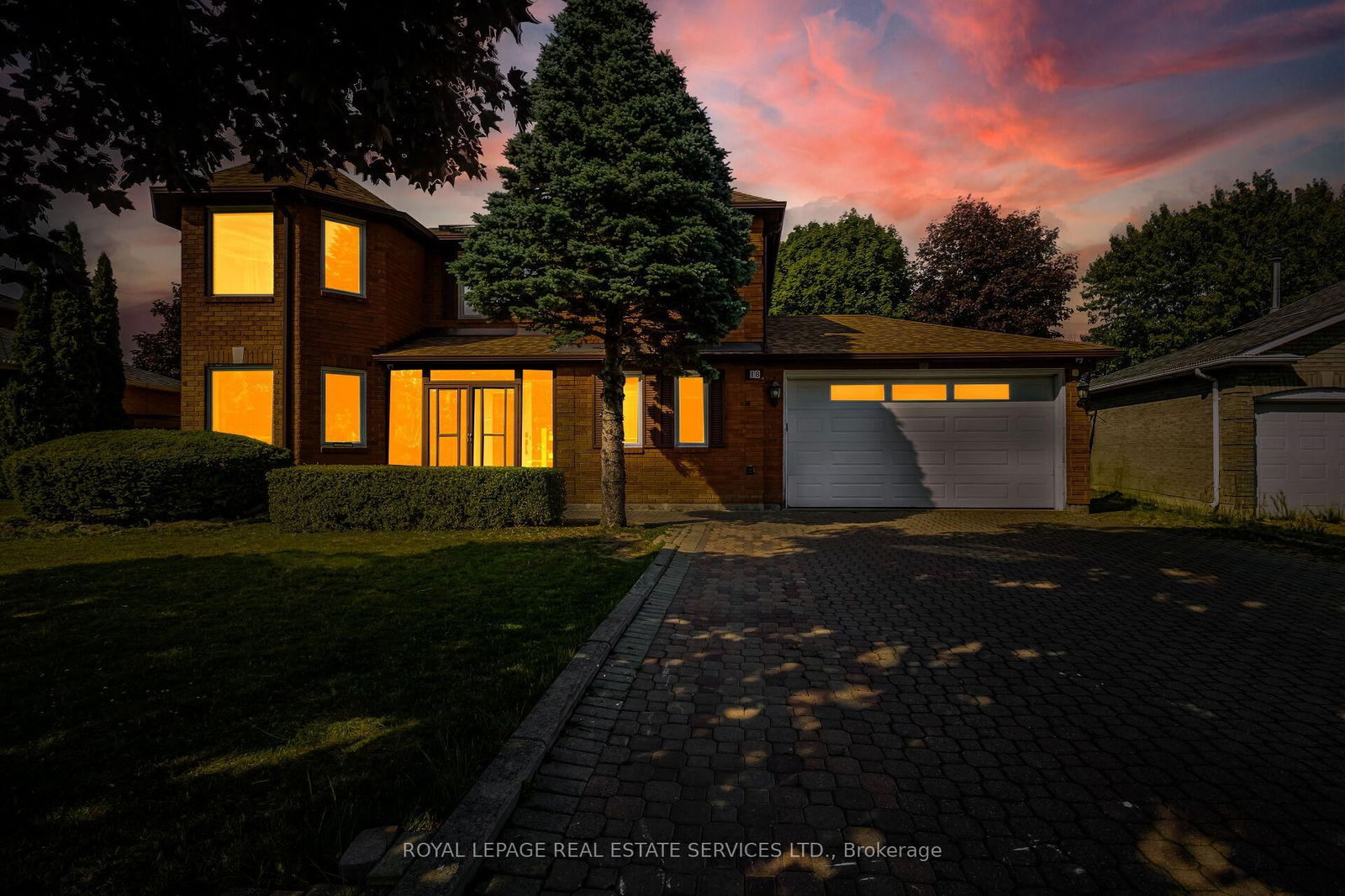 Detached House in Heart Lake West