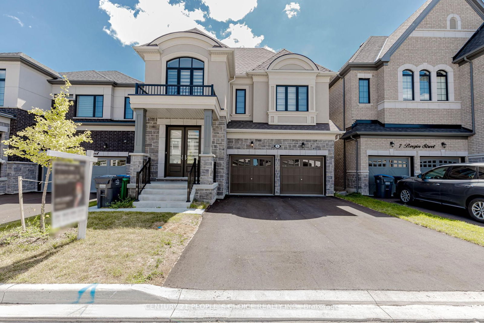 Detached House in Credit Valley