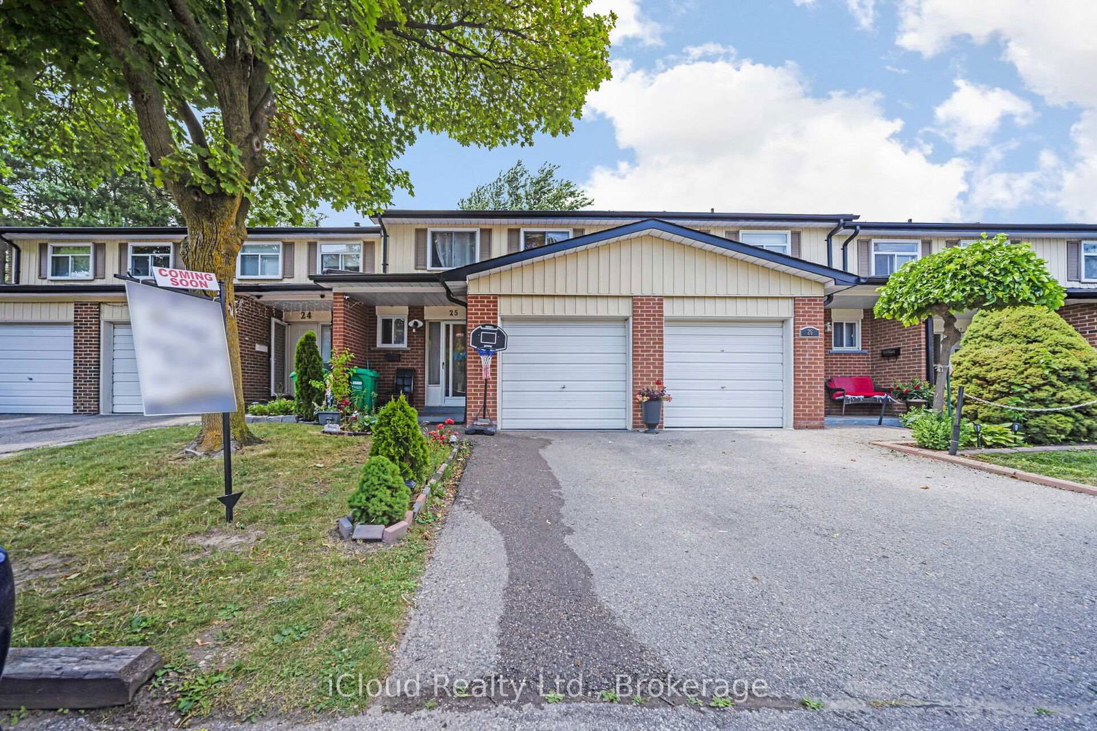 Townhouse, Condo in Brampton North