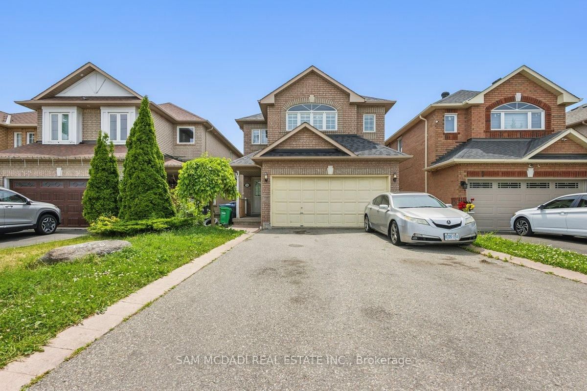 Detached House in Meadowvale Village
