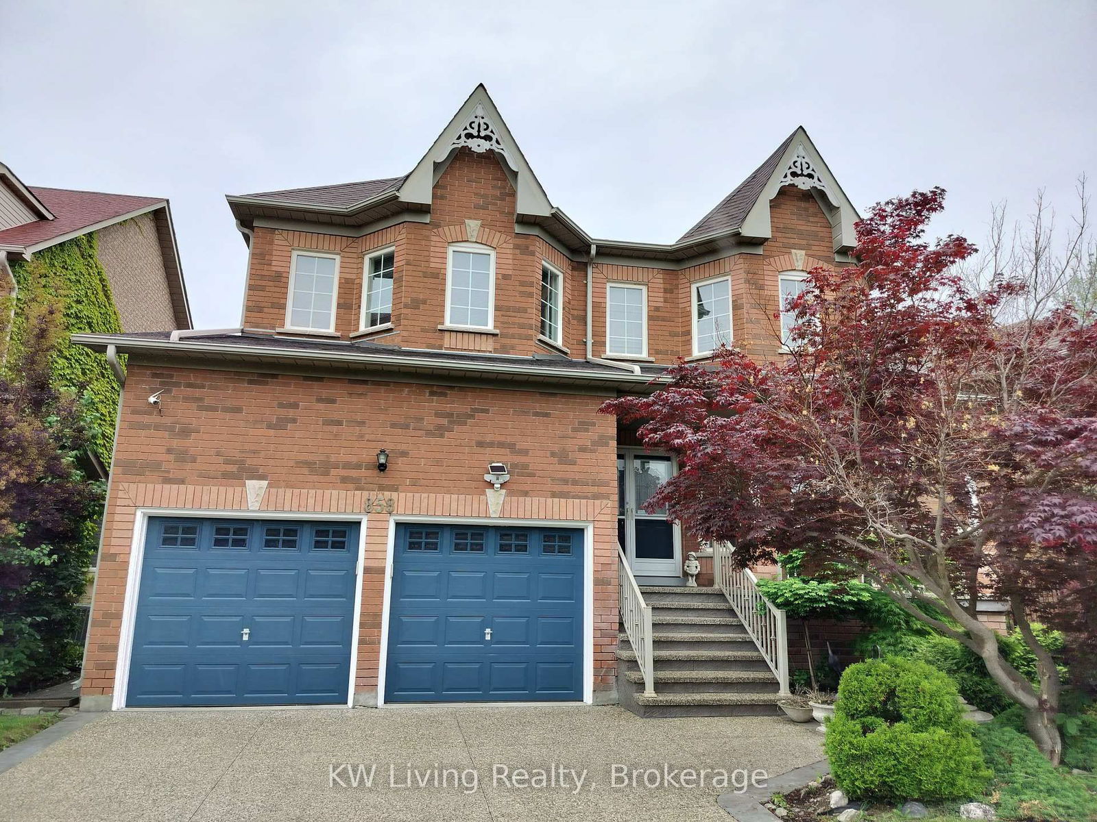 Detached House in Meadowvale Village