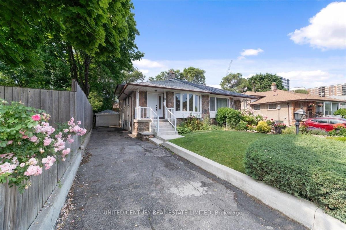 Semi-Detached in Etobicoke West Mall