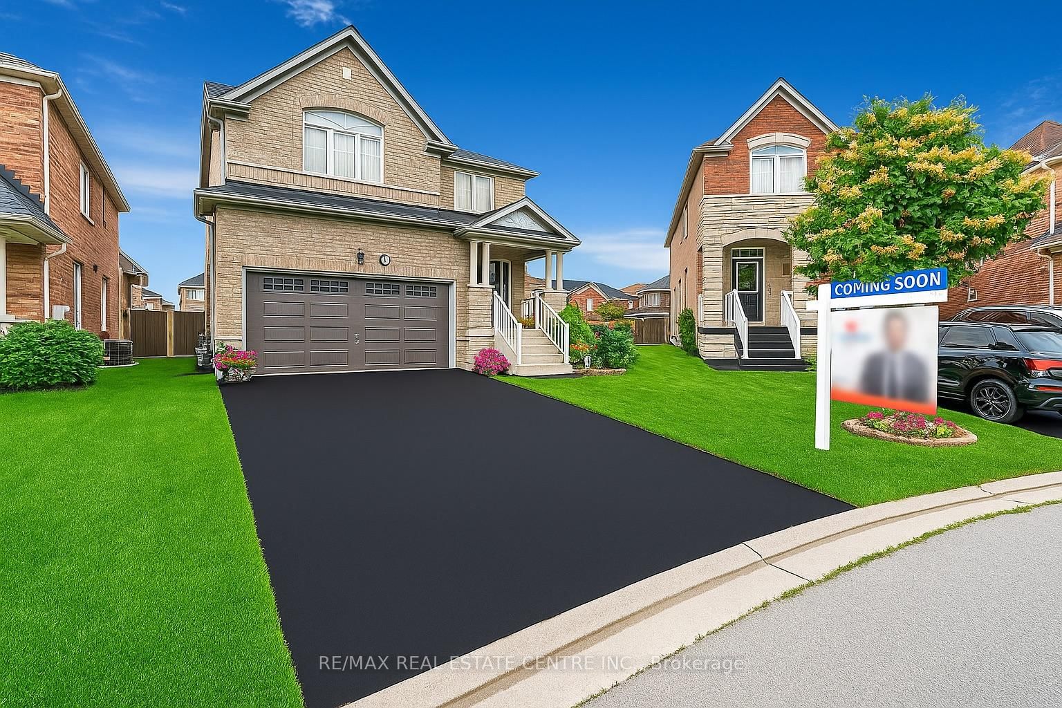 Detached House in Bram West