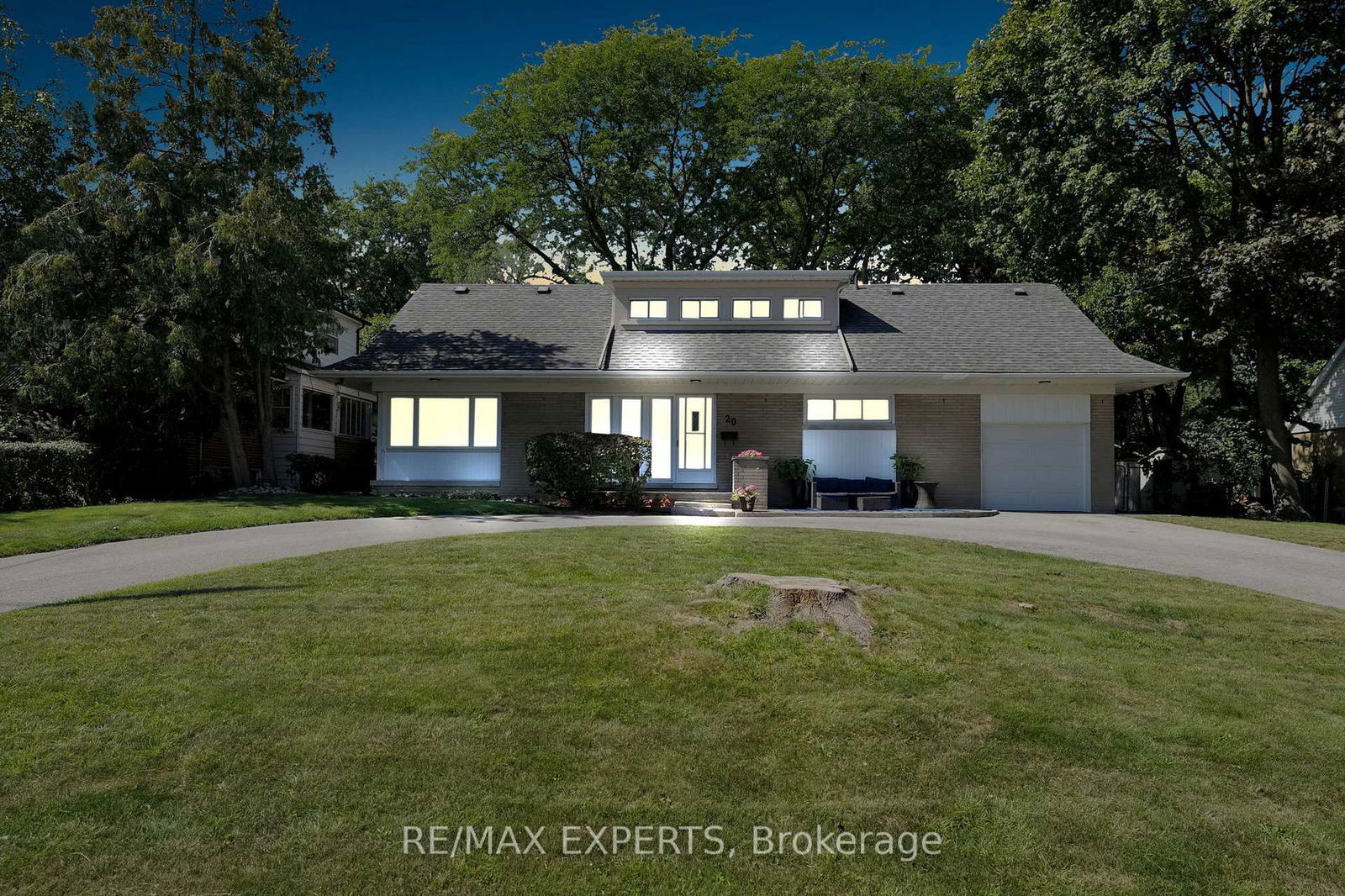 Detached House in Kingsview Village-The Westway