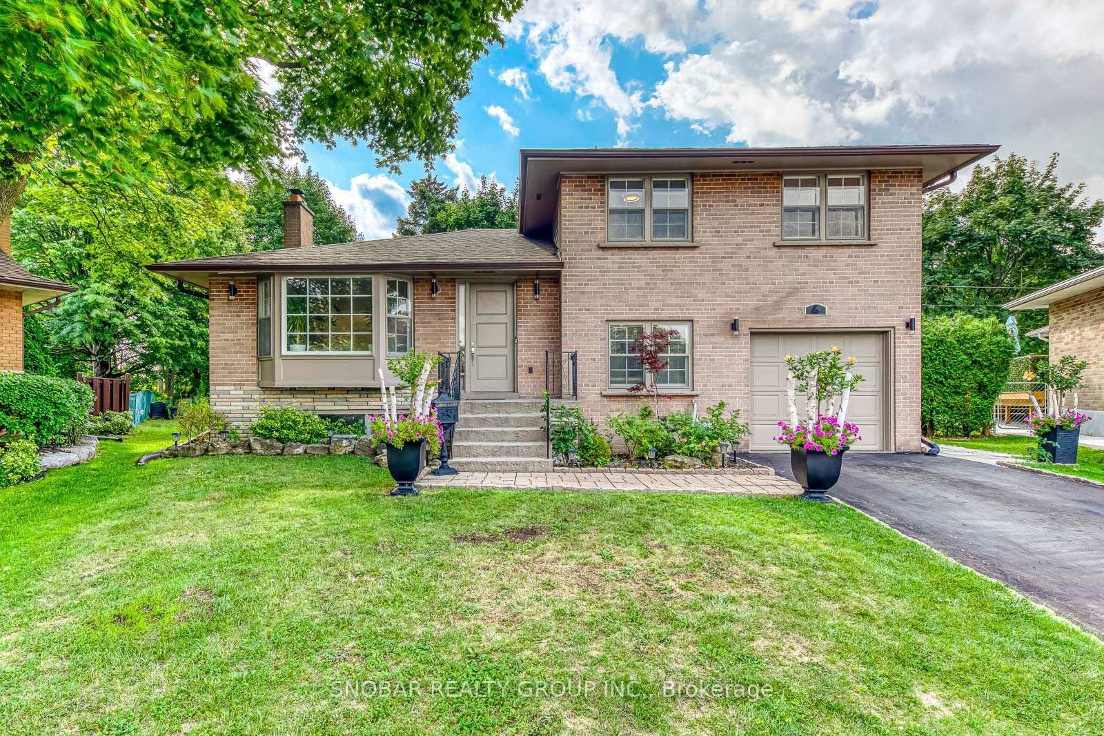 Detached House in Willowridge-Martingrove-Richview