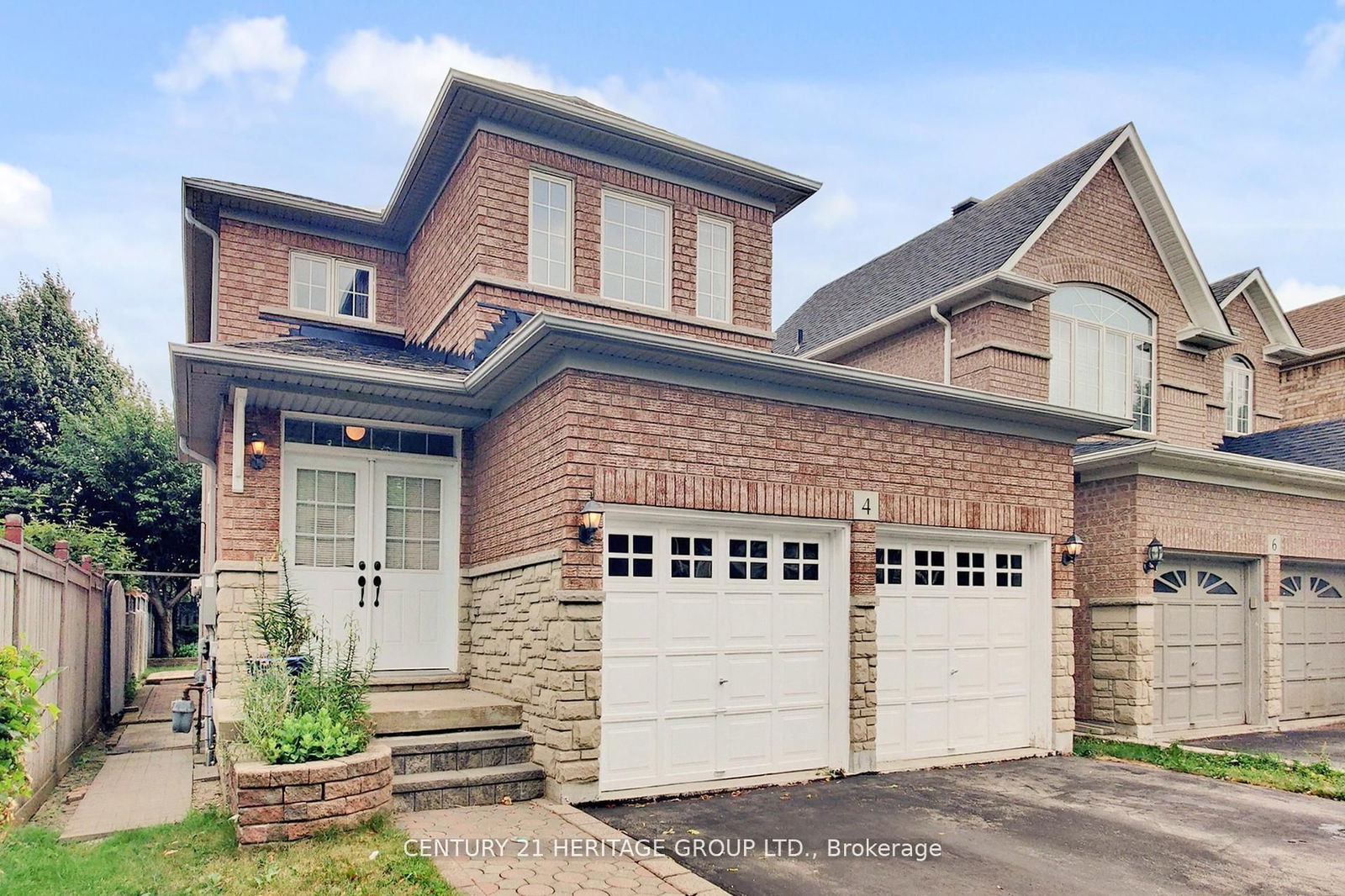 Detached House in Bramalea North Industrial