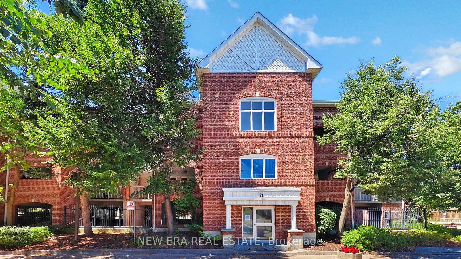 Townhouse, Condo in Hurontario