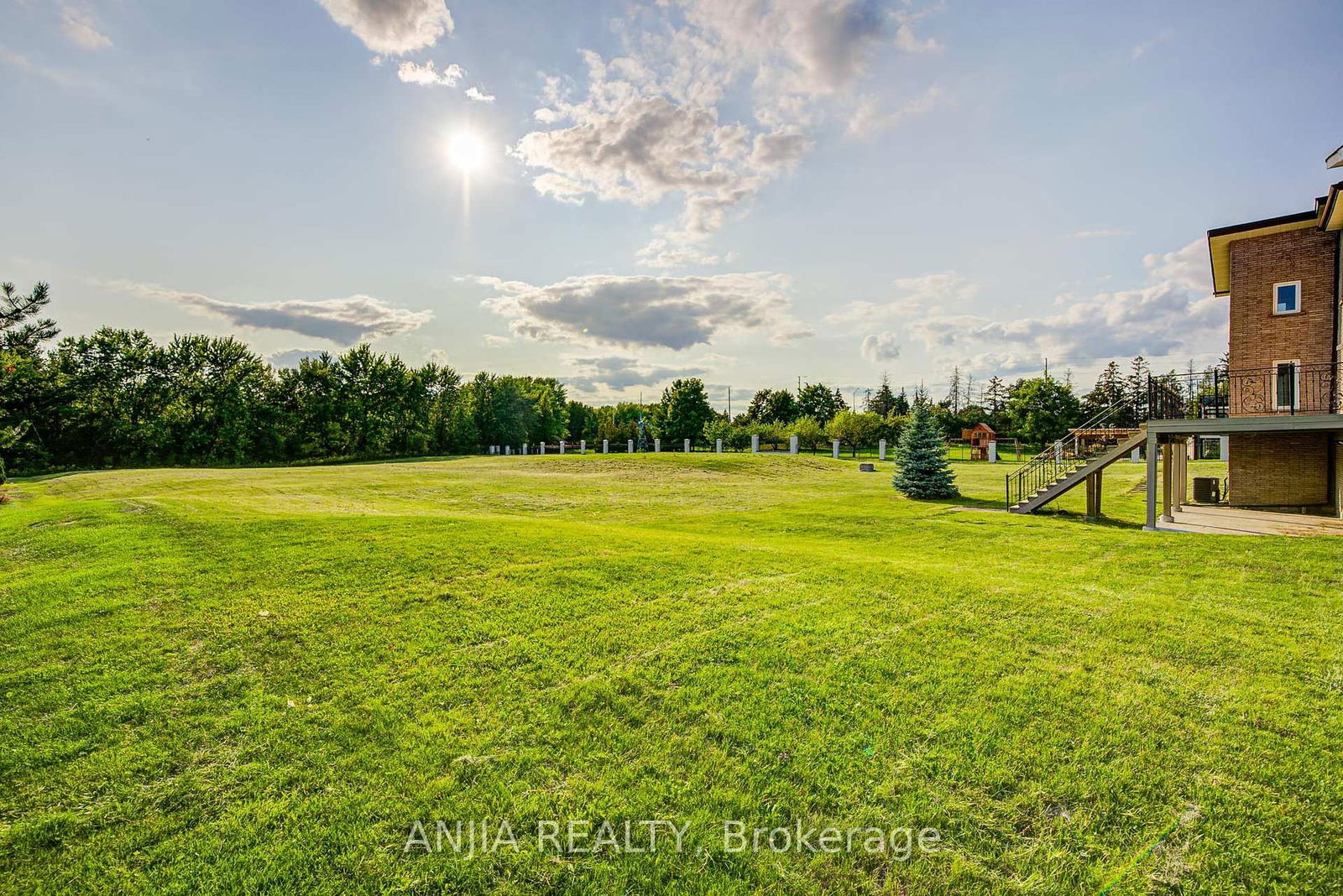 Detached House in Toronto Gore Rural Estate