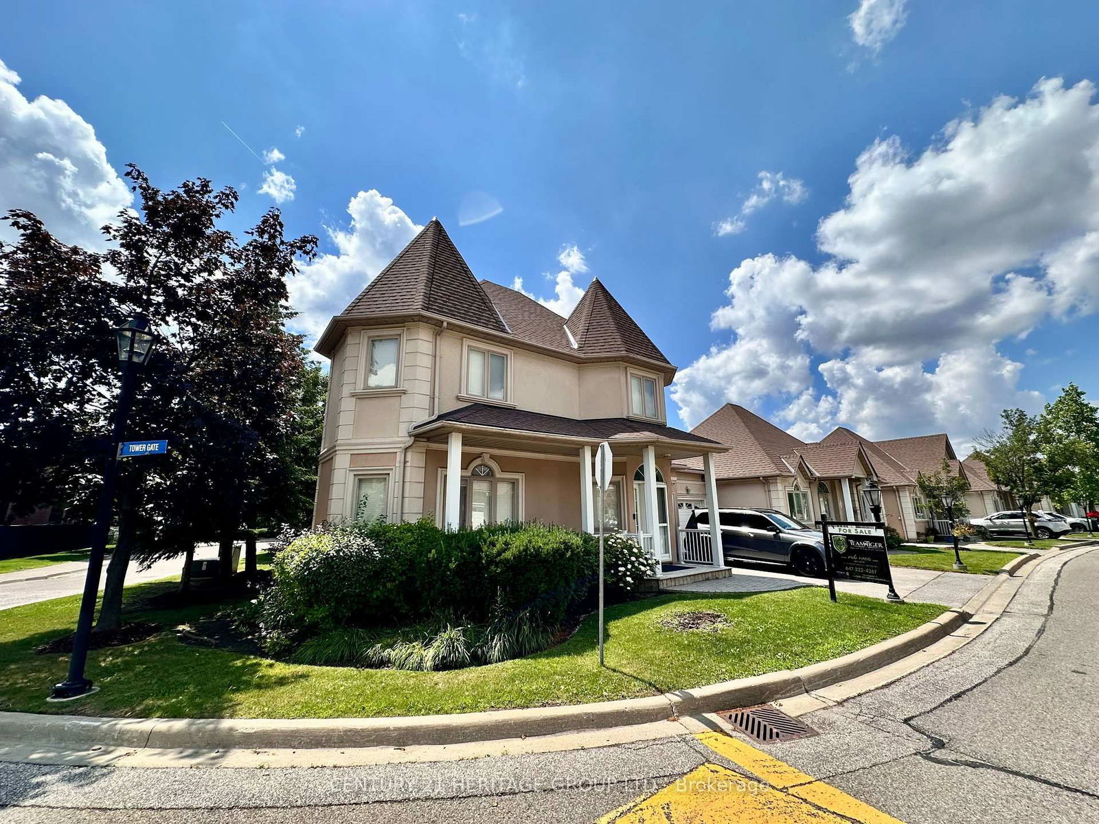 Townhouse, Condo in Goreway Drive Corridor