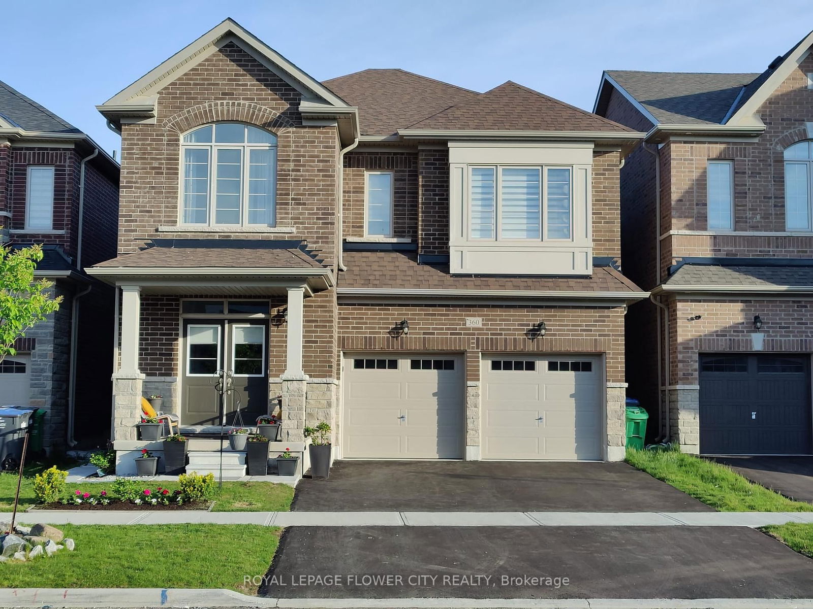Detached House in Credit Valley