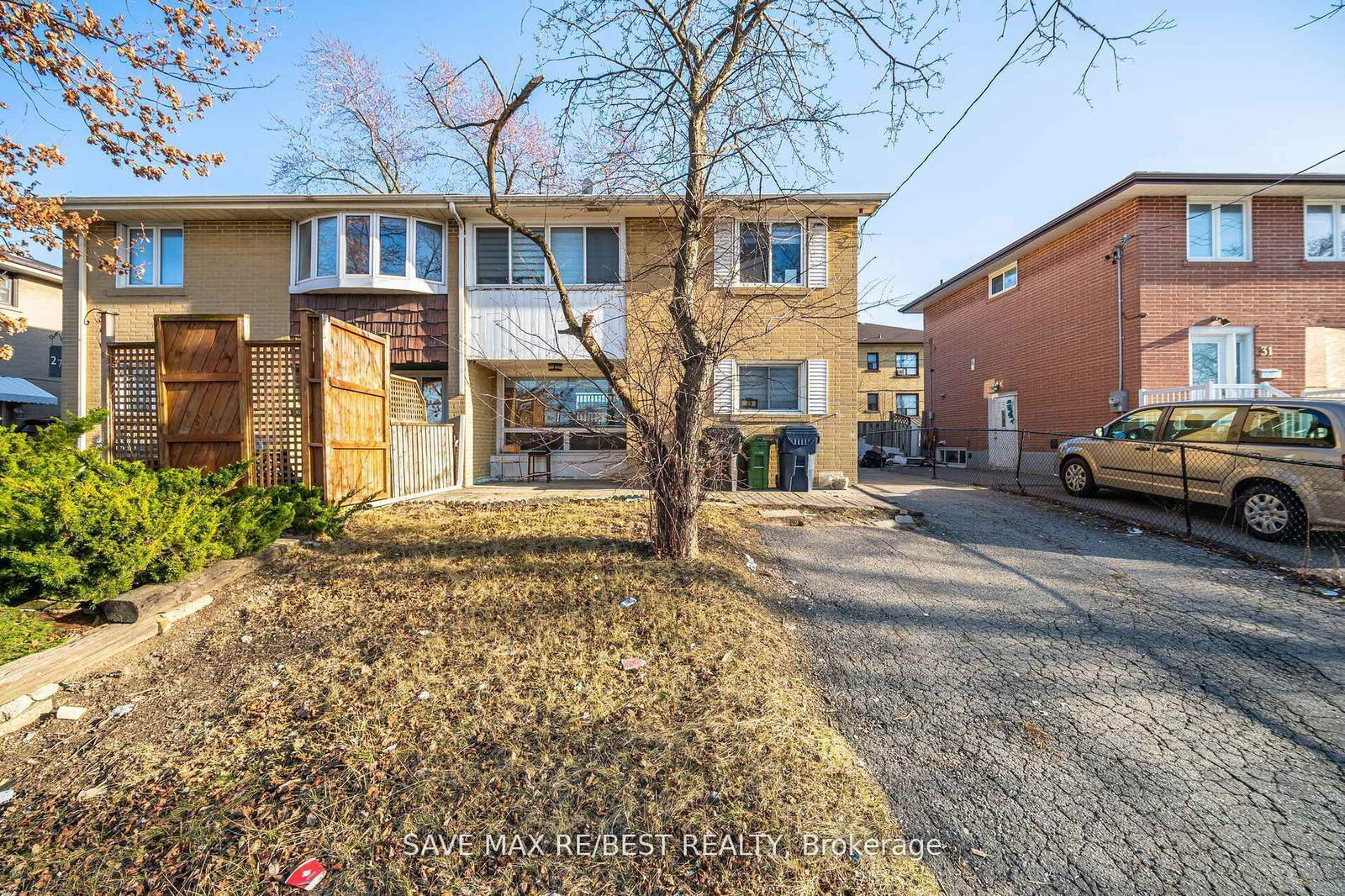Semi-Detached in Rexdale-Kipling