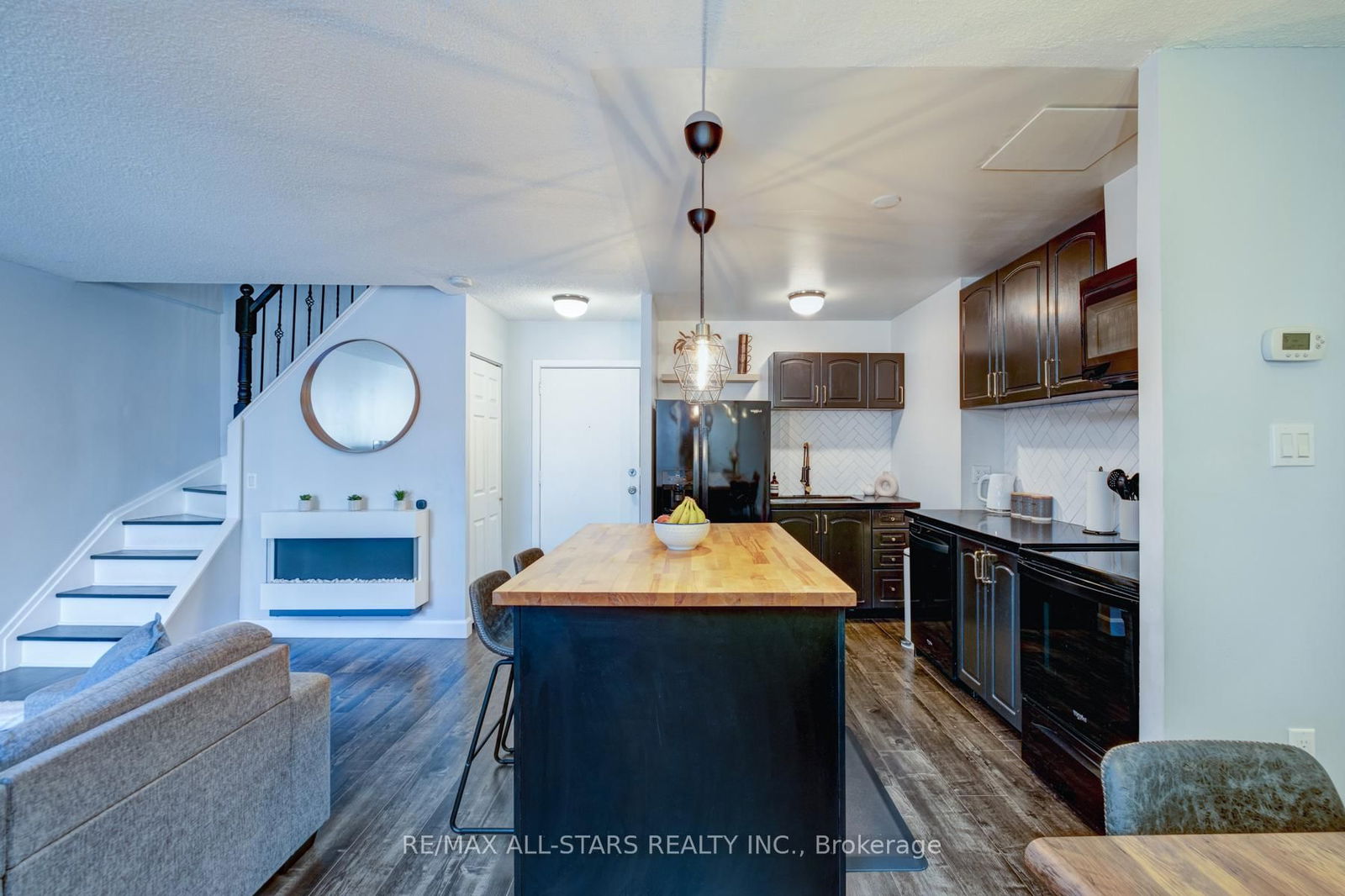 Townhouse, Condo in Applewood