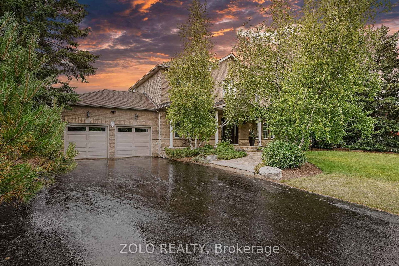 Detached House in Caledon Village