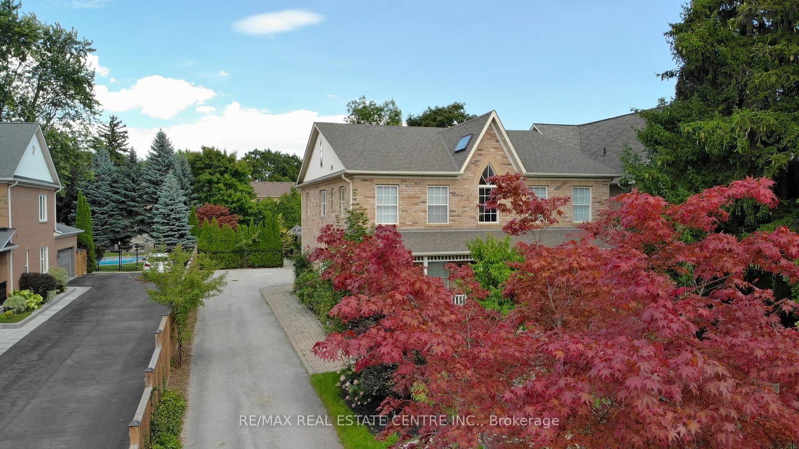 Detached House in Meadowvale Village