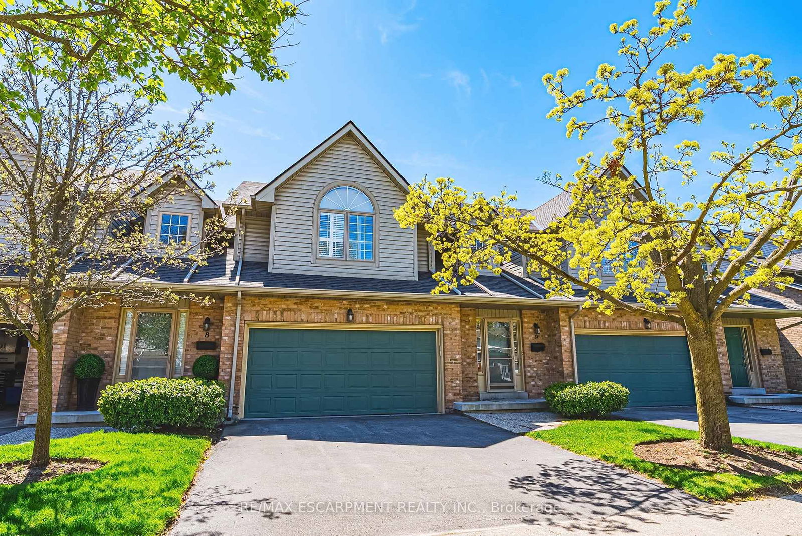 Townhouse, Condo in Roseland