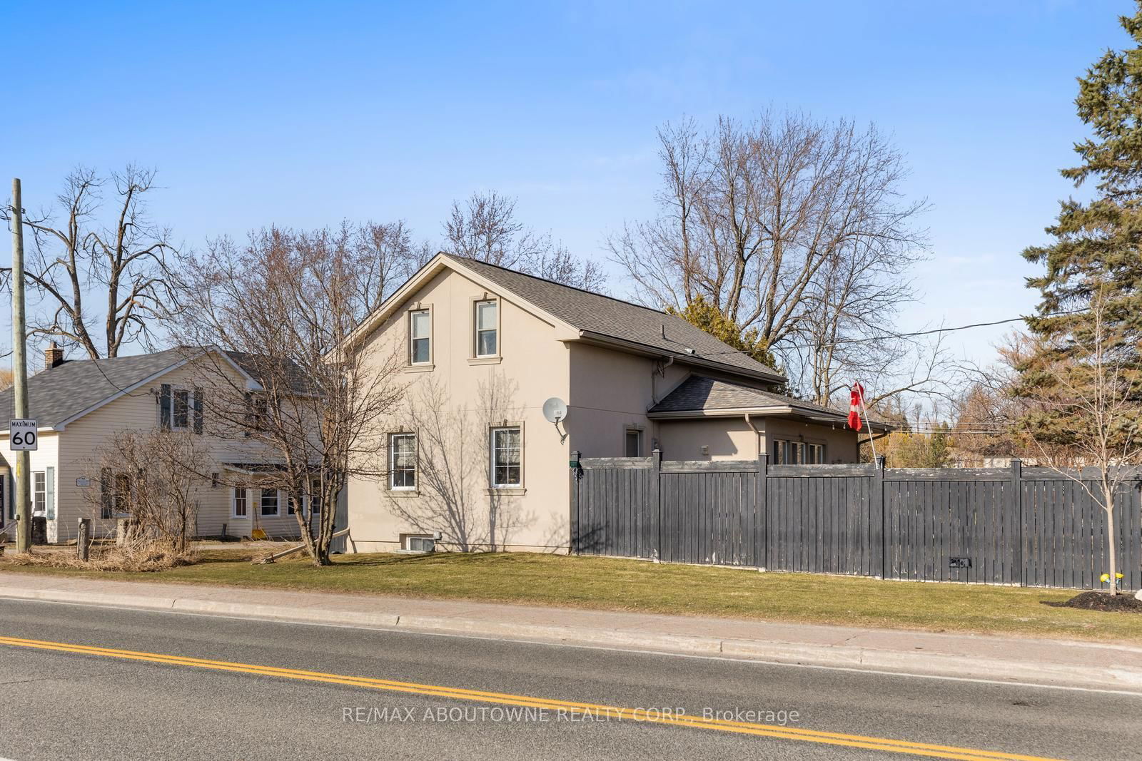 Detached House in Brookville/Haltonville