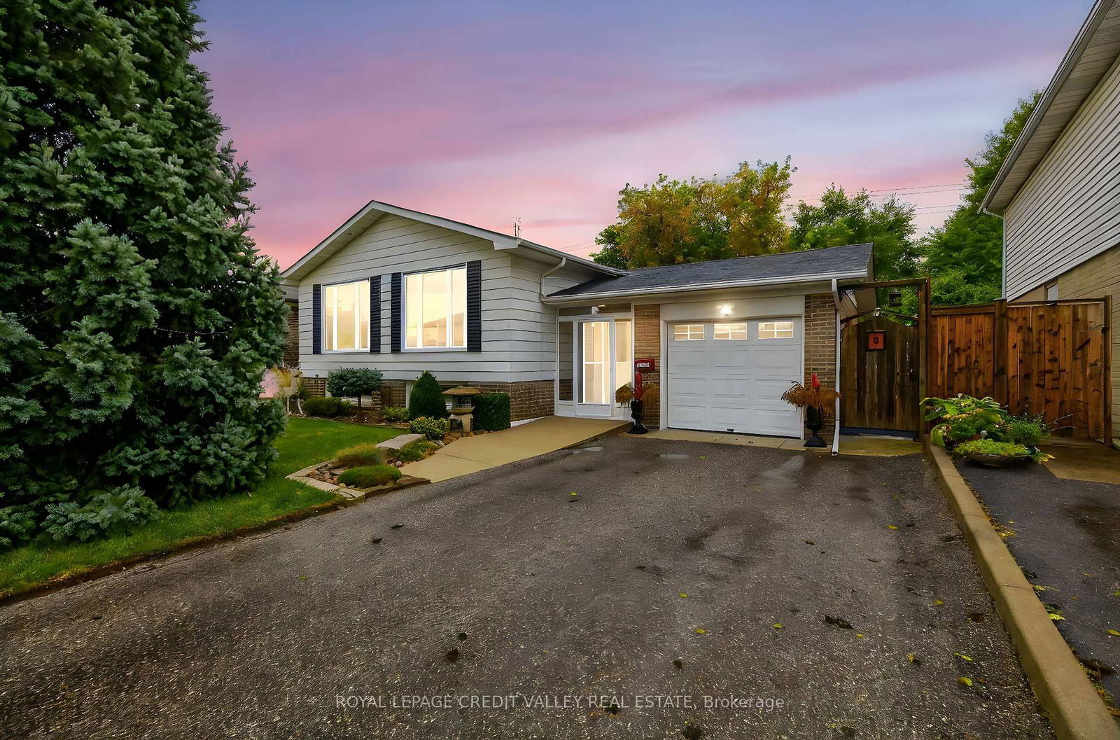 Detached House in Brampton East