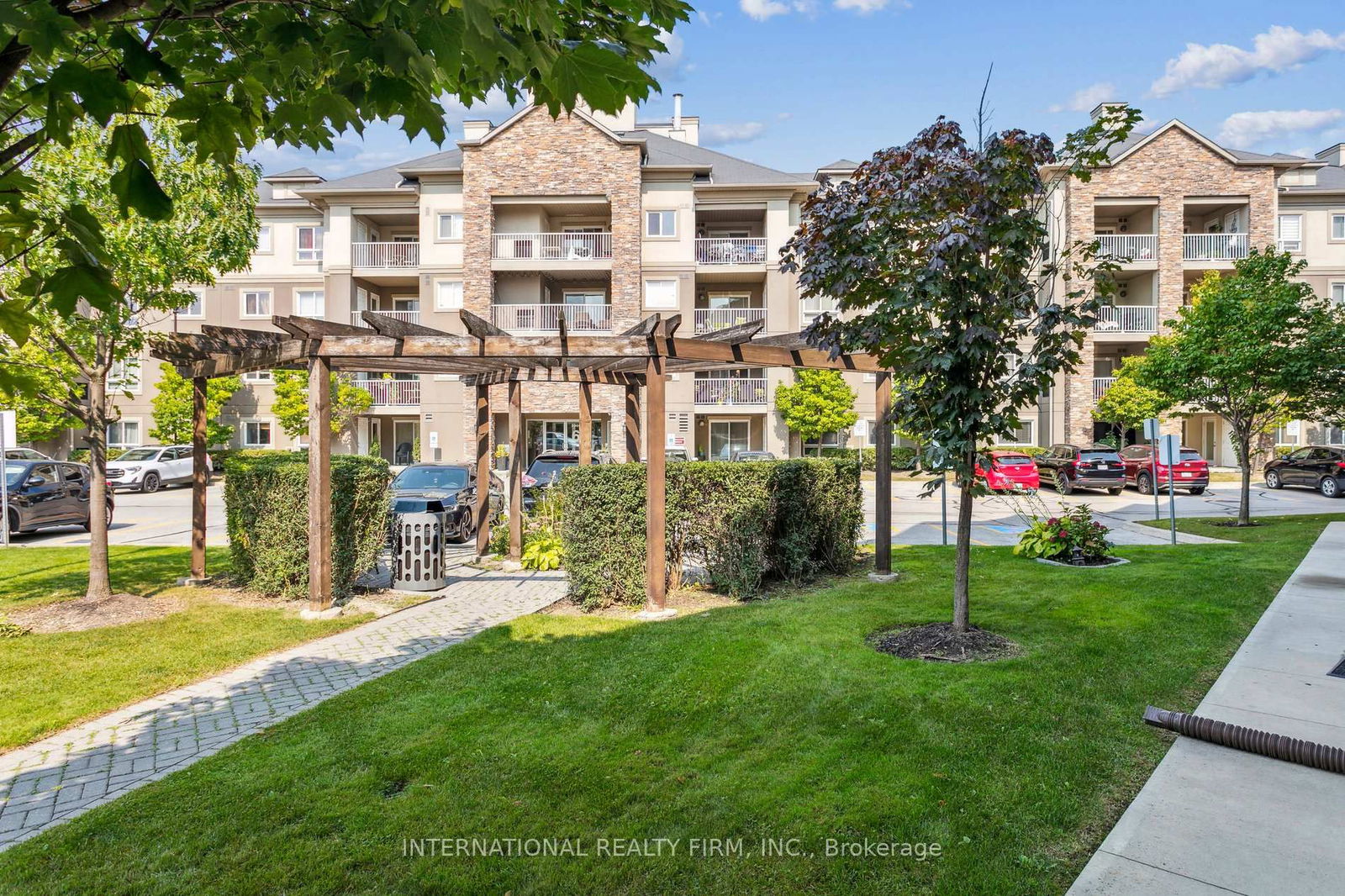 Townhouse, Condo in Goreway Drive Corridor