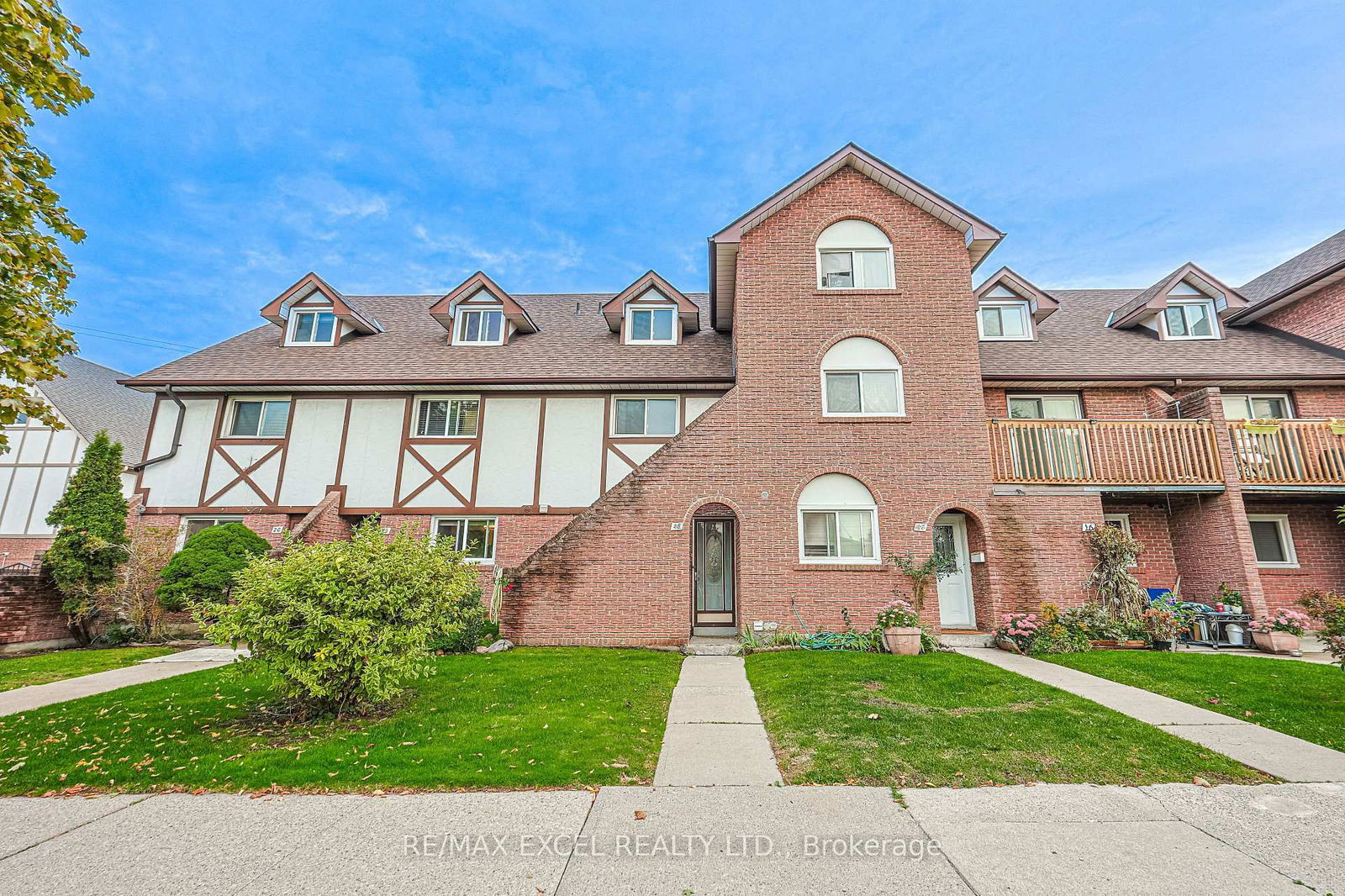 Townhouse, Condo in Elms-Old Rexdale