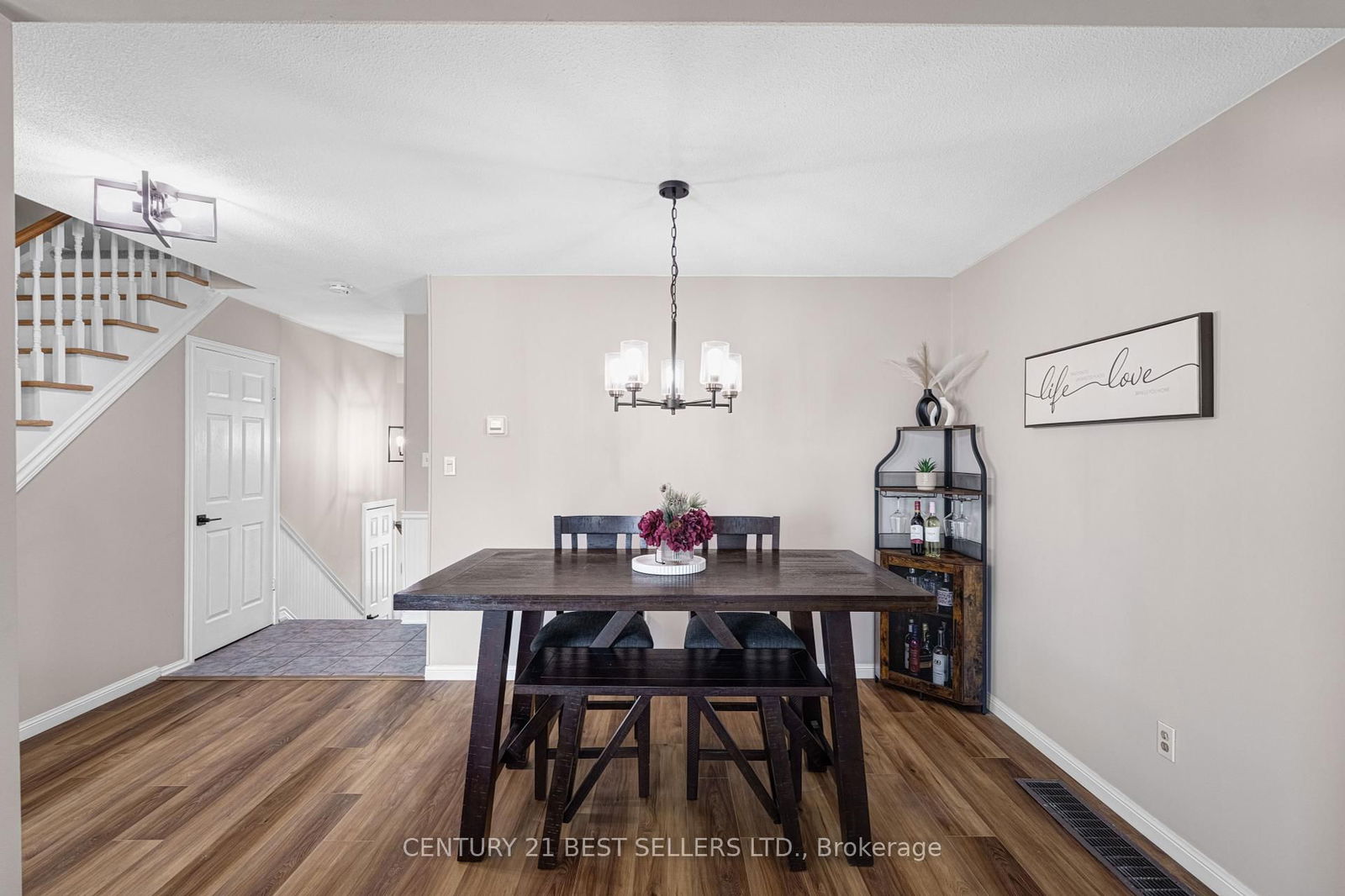 Townhouse, Condo in Dorset Park