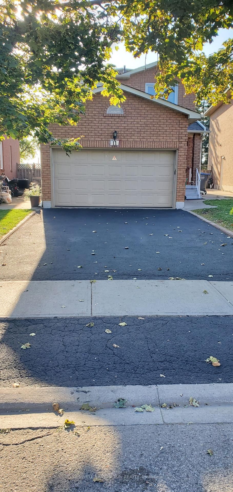 Detached House in Heart Lake East